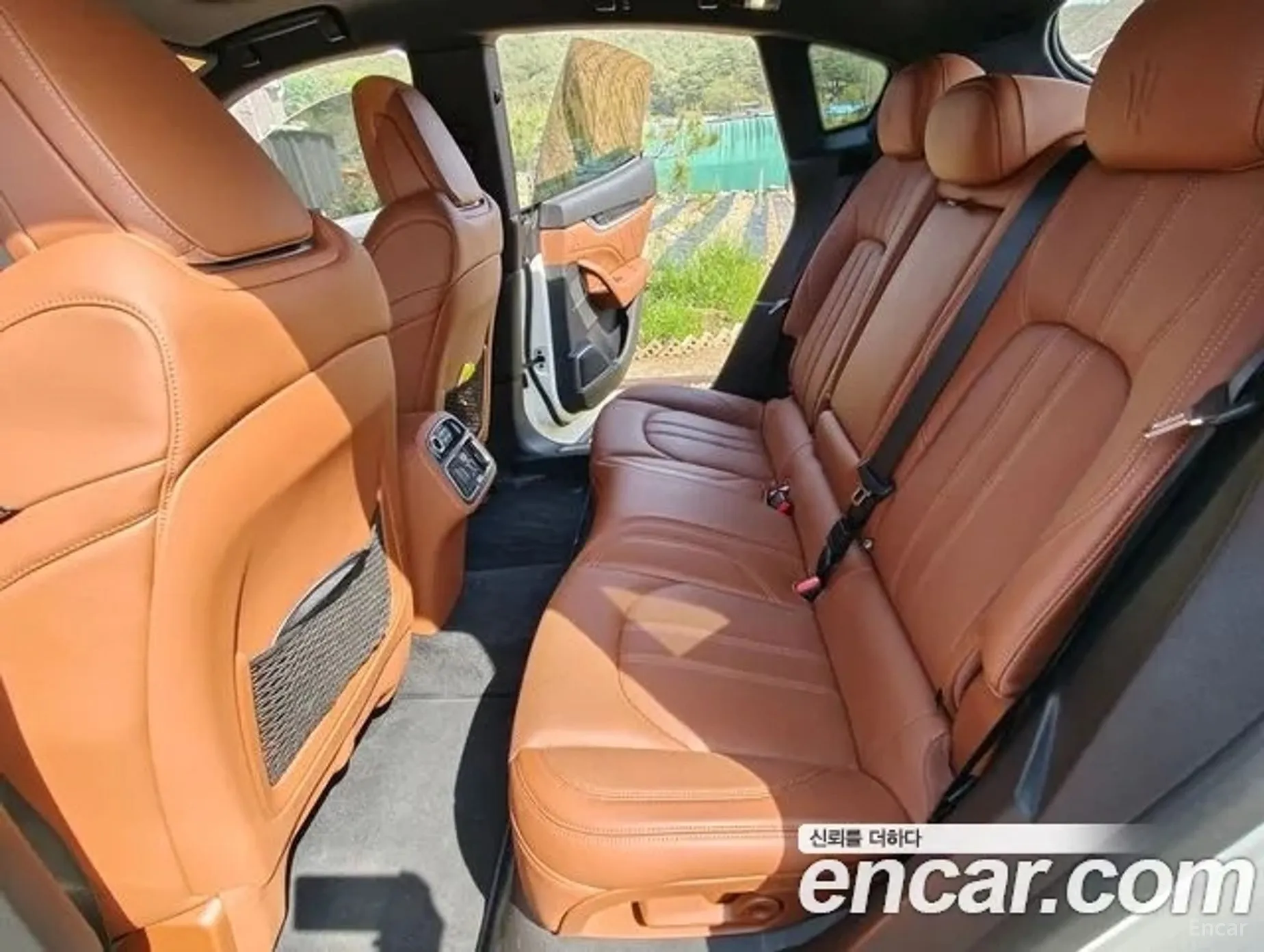 Maserati Levante превью 14