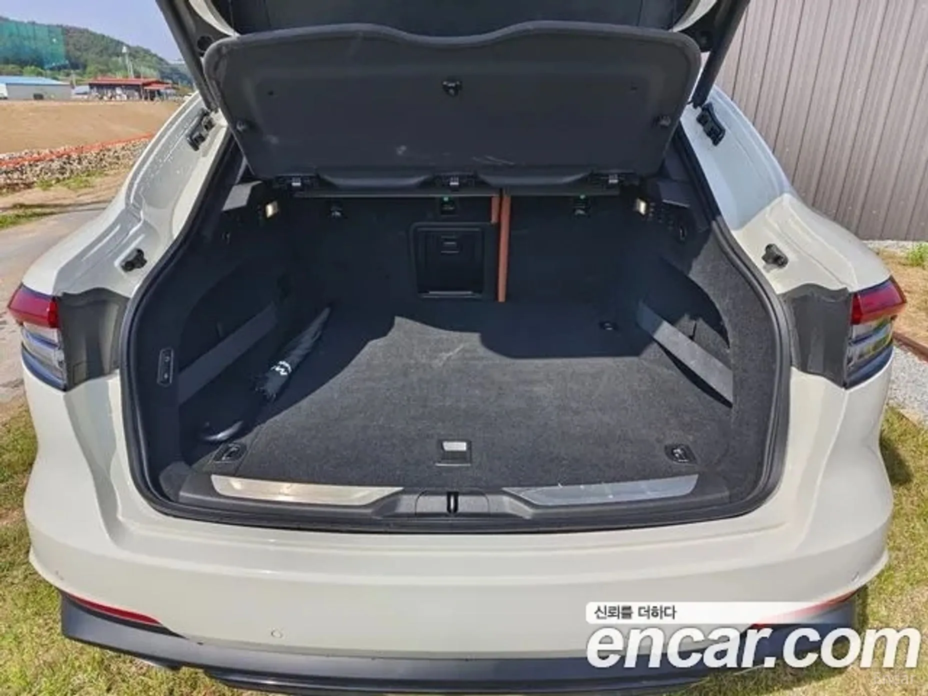 Maserati Levante превью 15