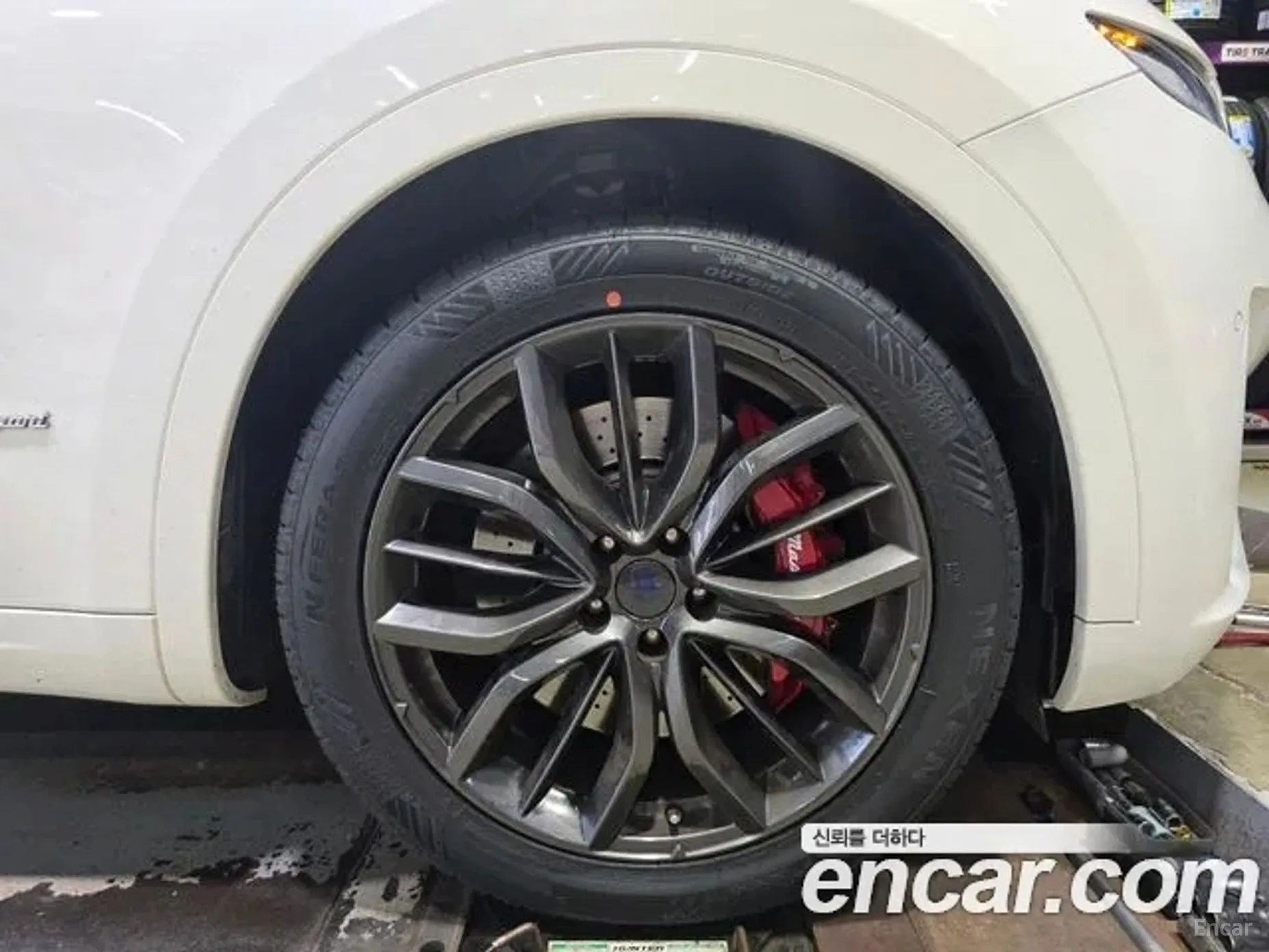 Maserati Levante превью 17
