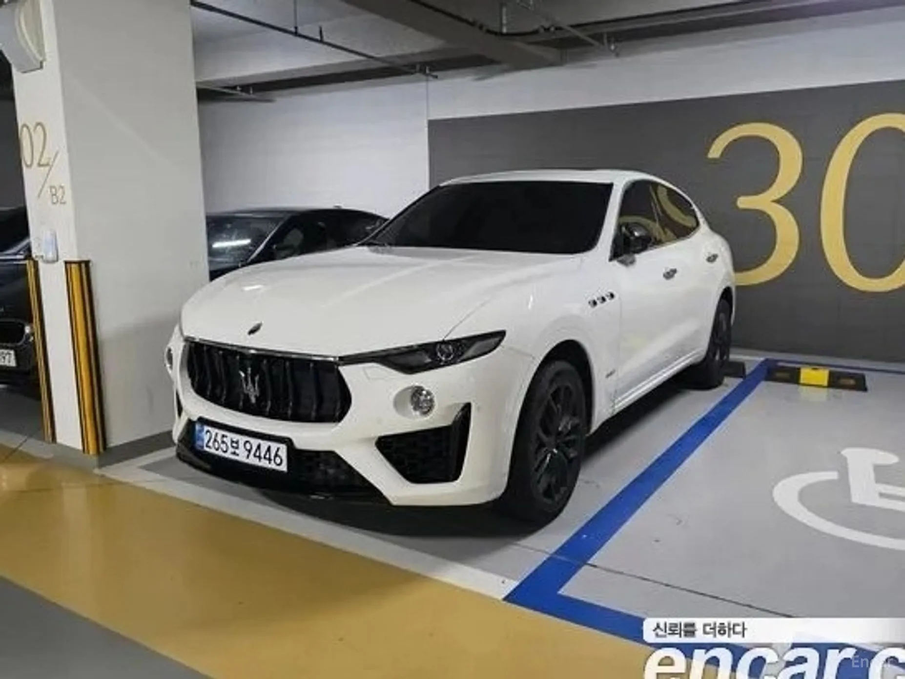 Maserati Levante превью 20