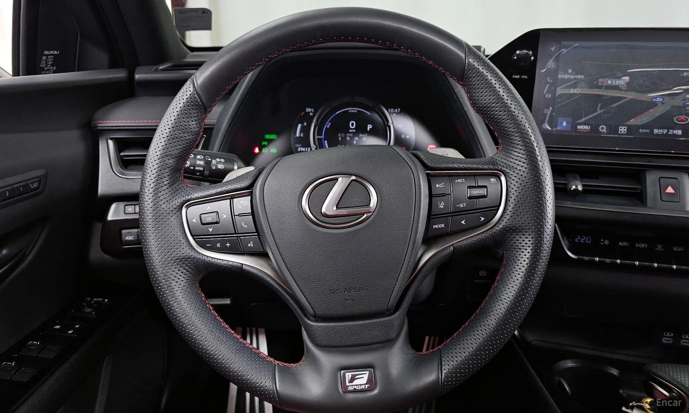 Lexus UX250h превью 13