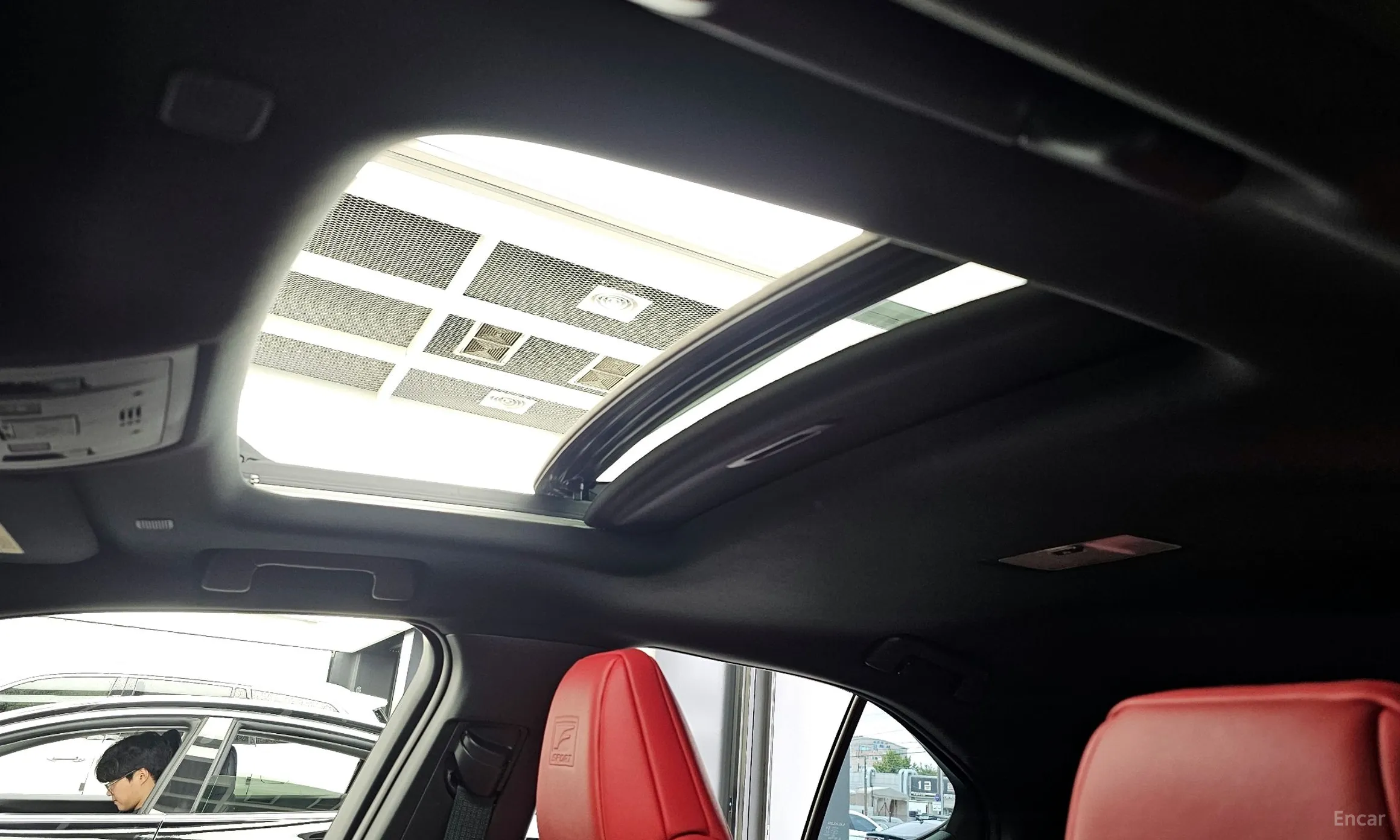 Lexus UX250h превью 19