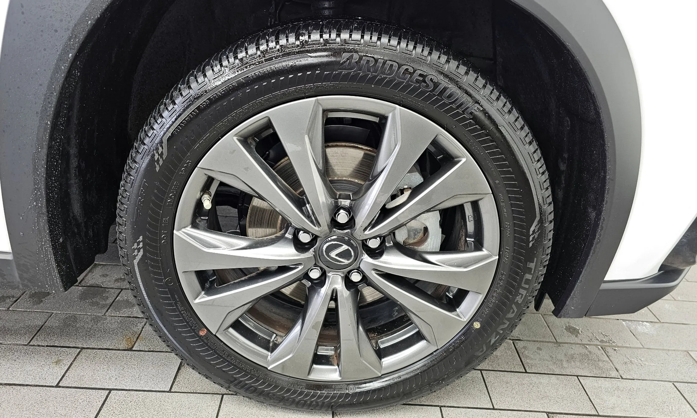 Lexus UX250h превью 5