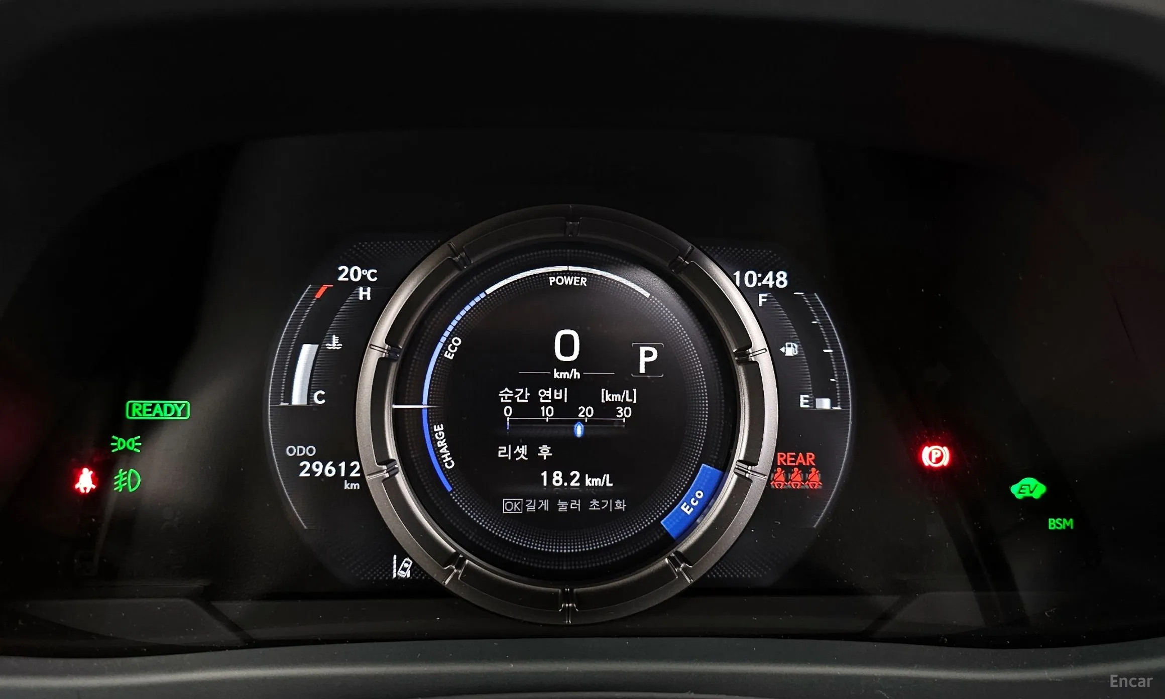 Lexus UX250h превью 8