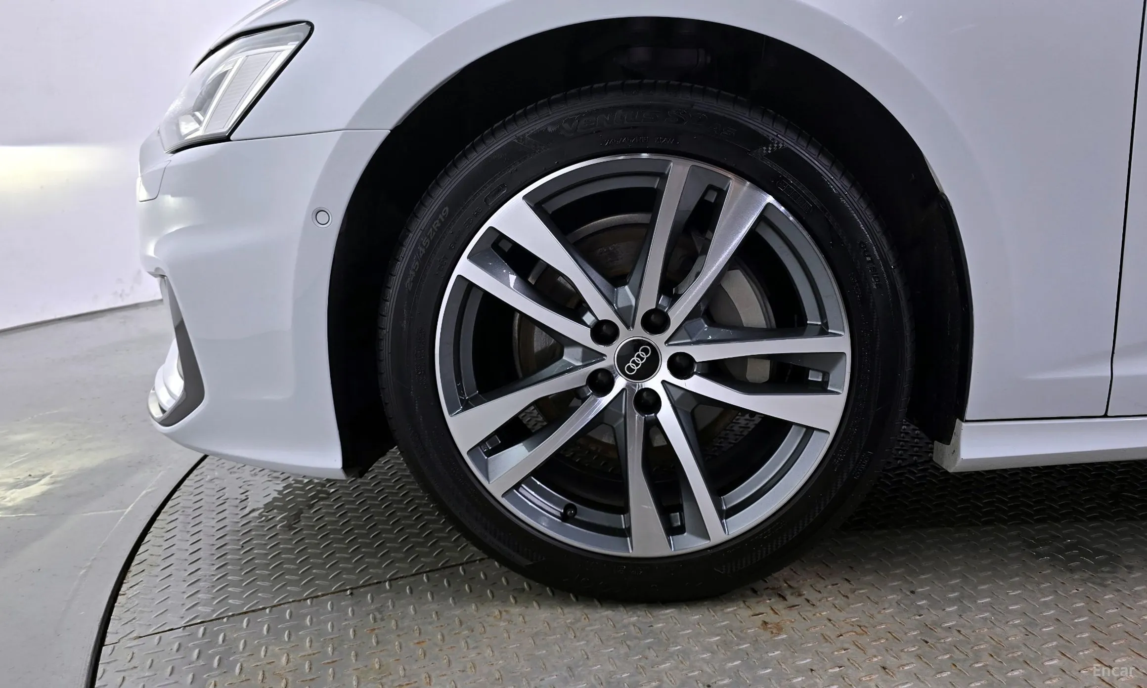 Audi A6 (C8) превью 5