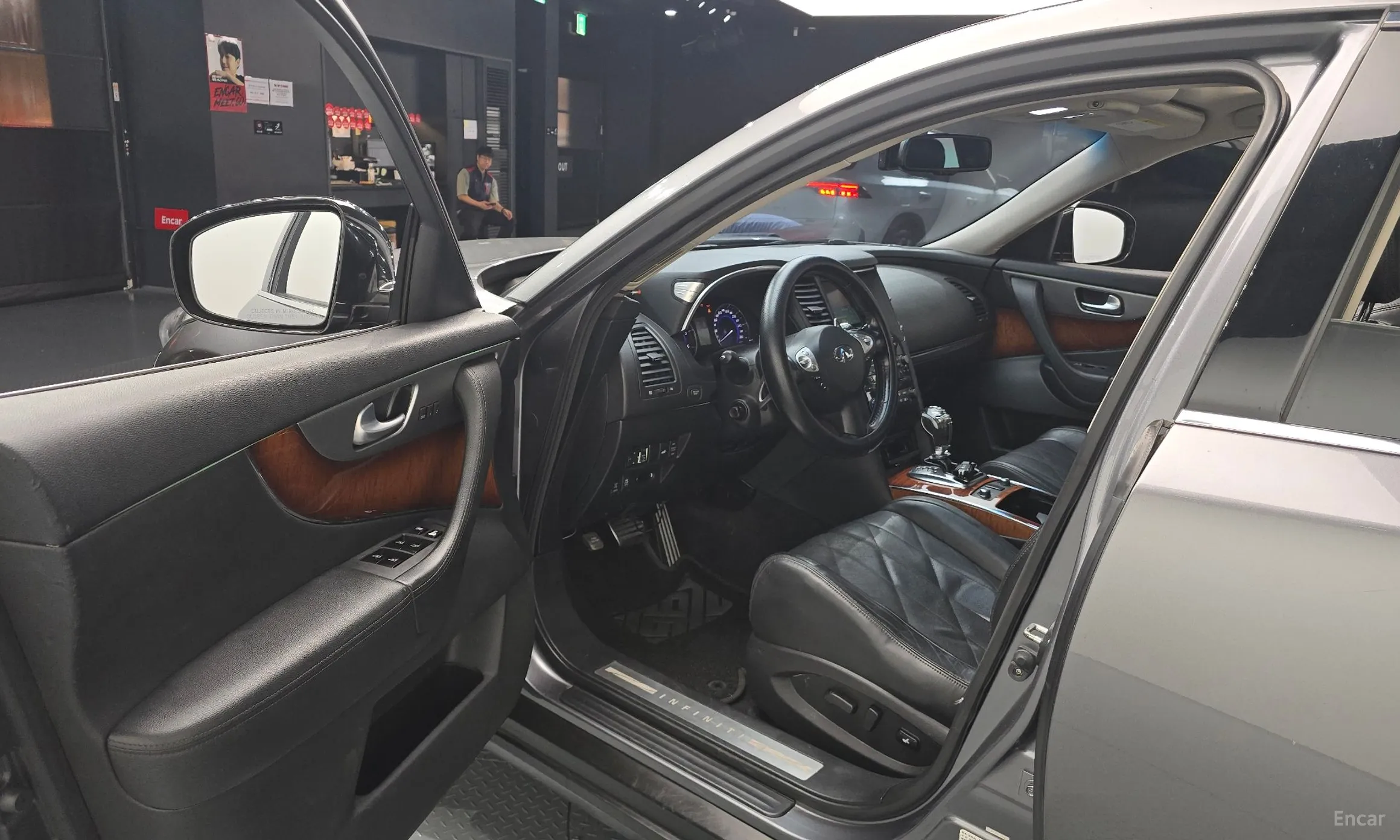 Infiniti FX30d превью 11