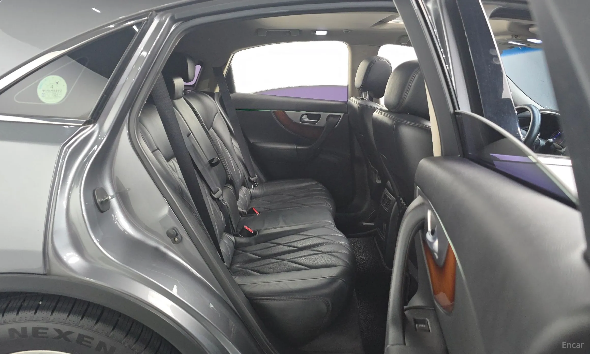 Infiniti FX30d превью 12