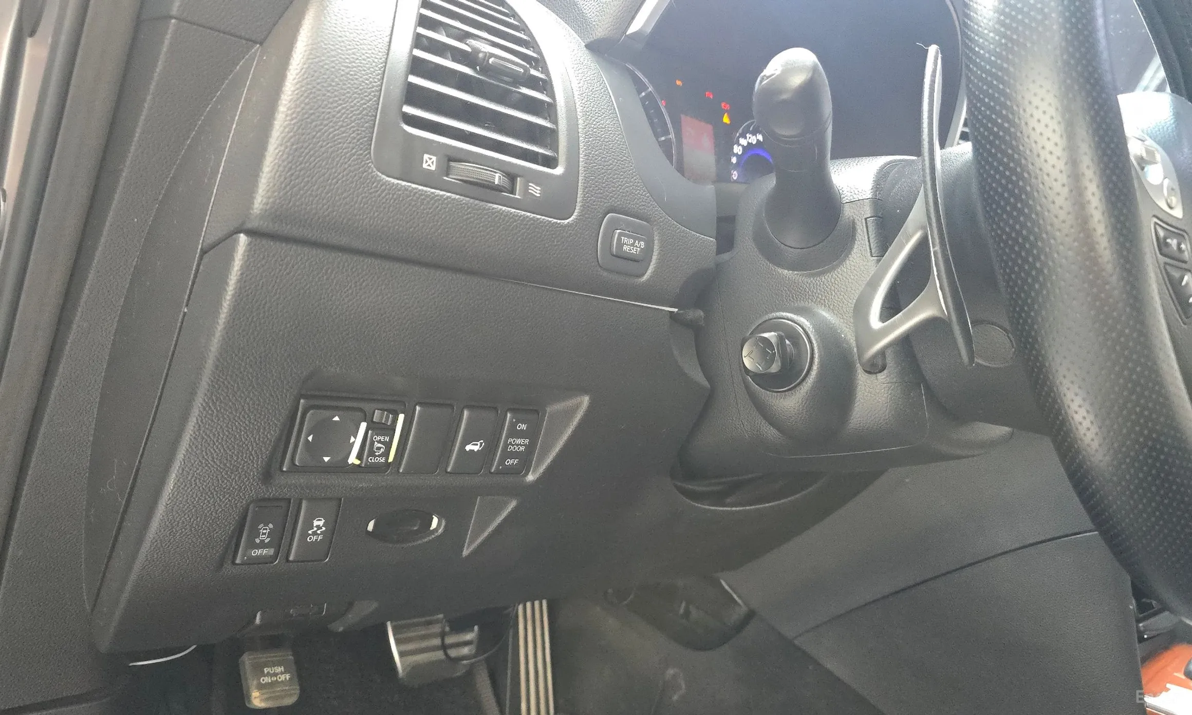 Infiniti FX30d превью 16