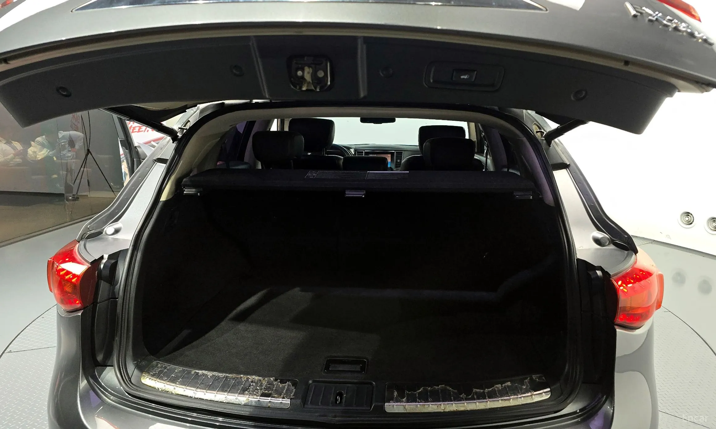 Infiniti FX30d превью 20