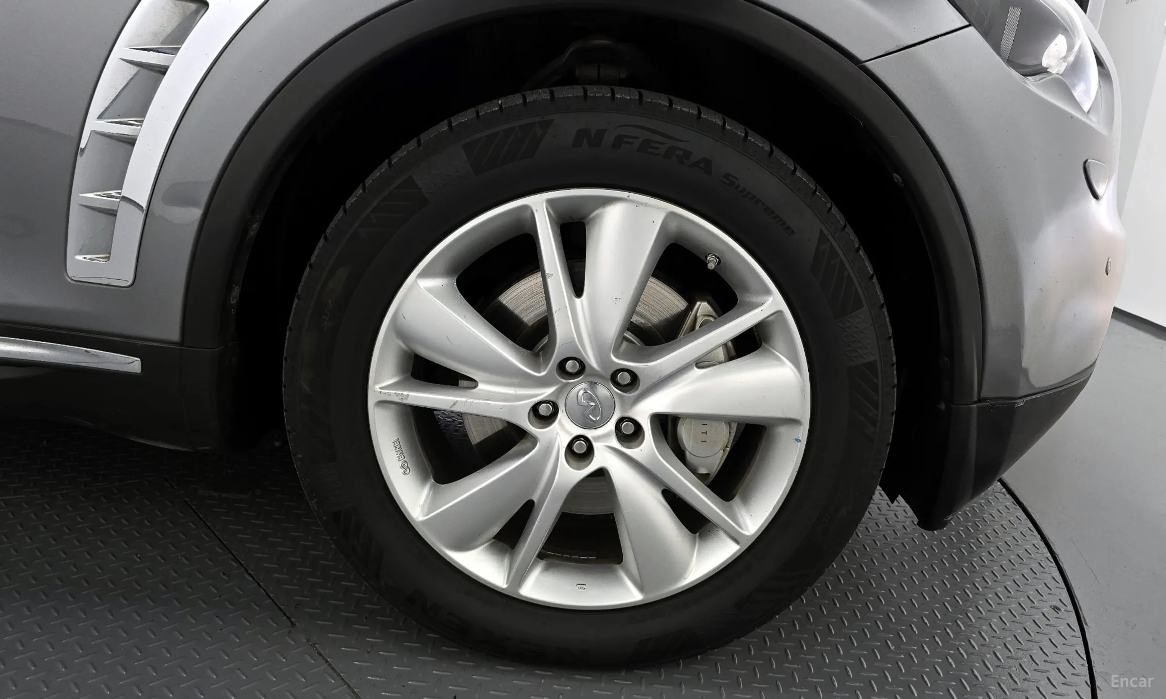 Infiniti FX30d превью 5