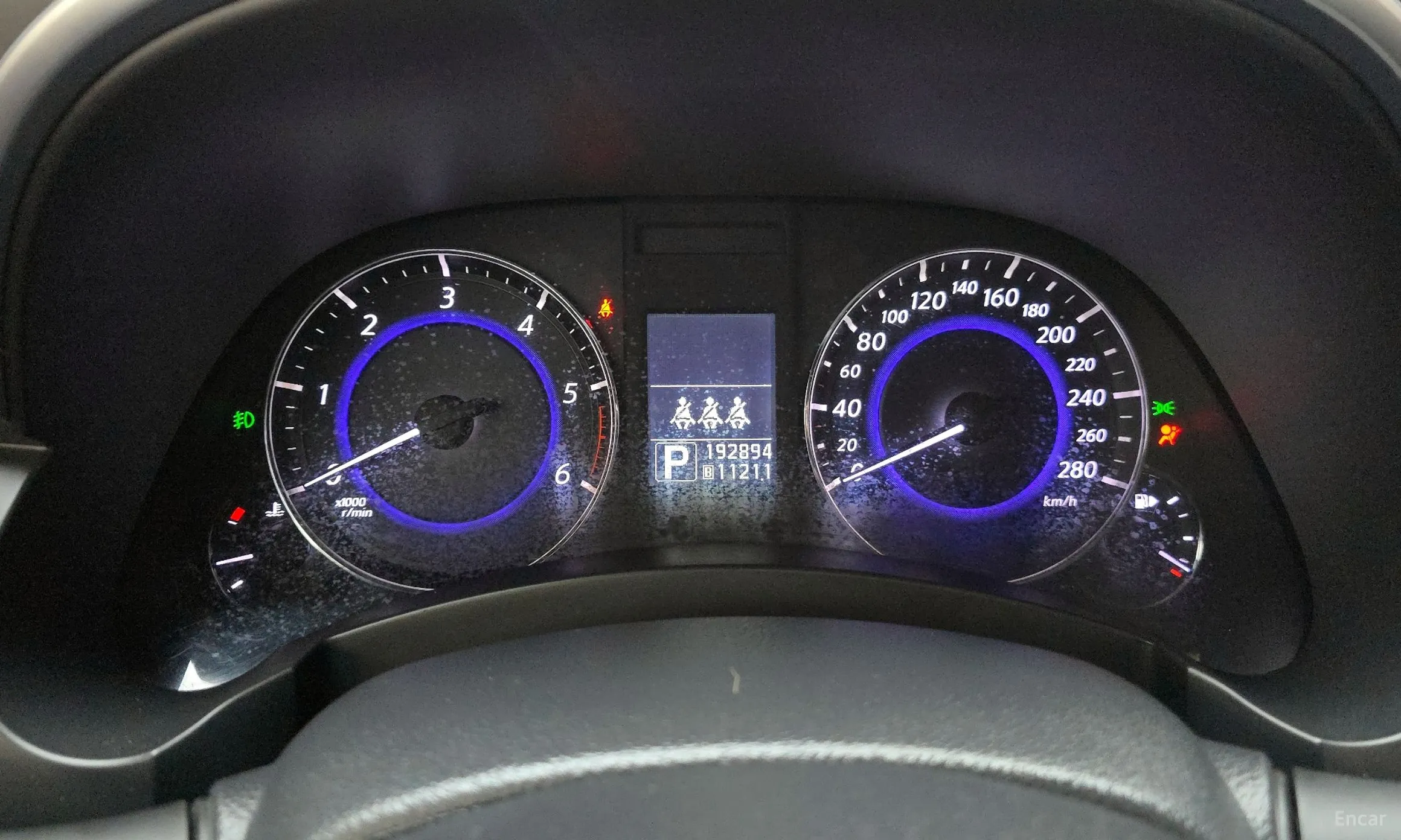 Infiniti FX30d превью 8