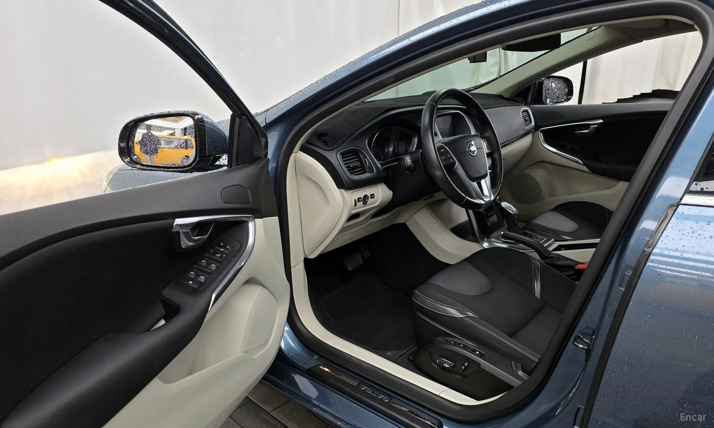 Volvo V40 превью 10