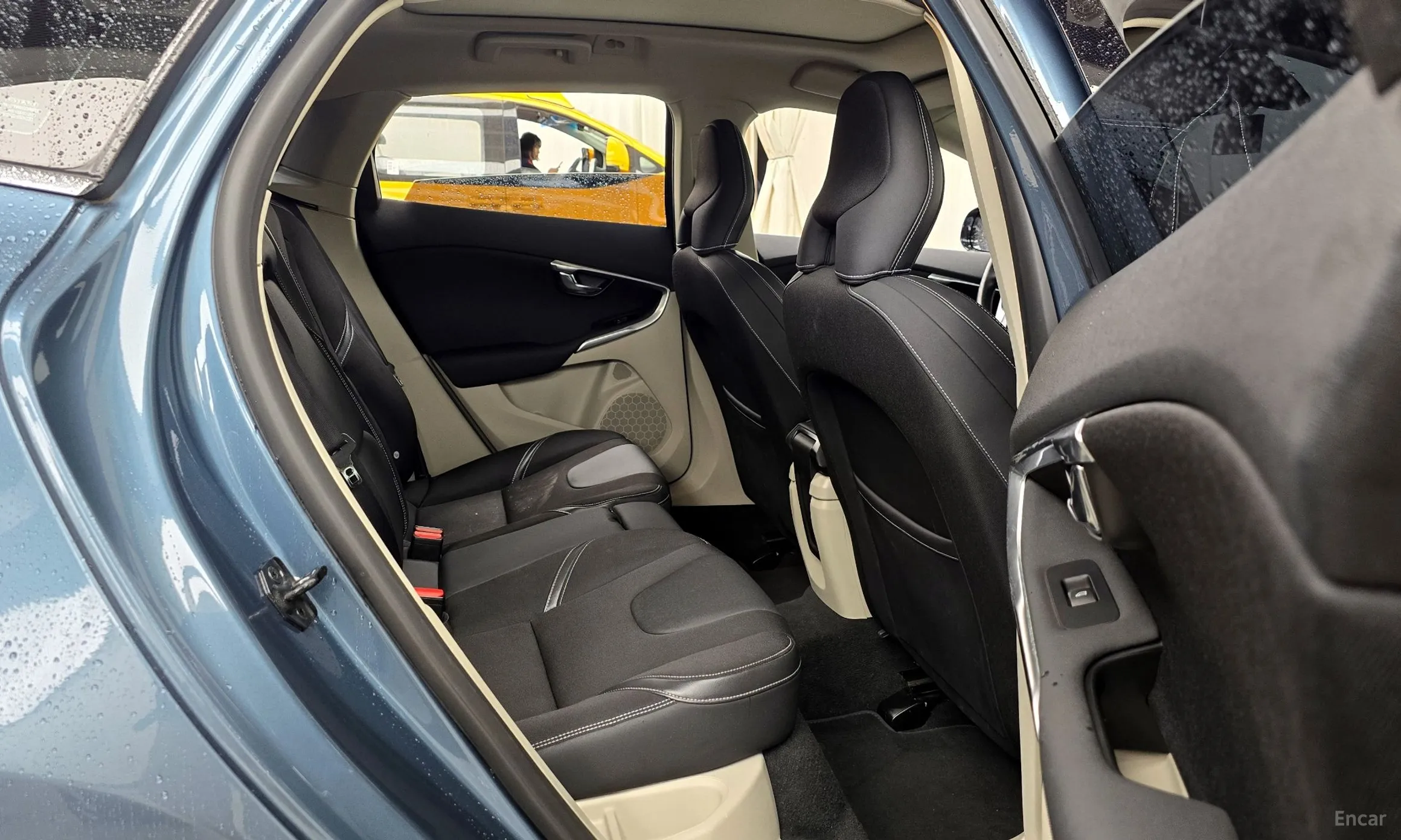 Volvo V40 превью 12