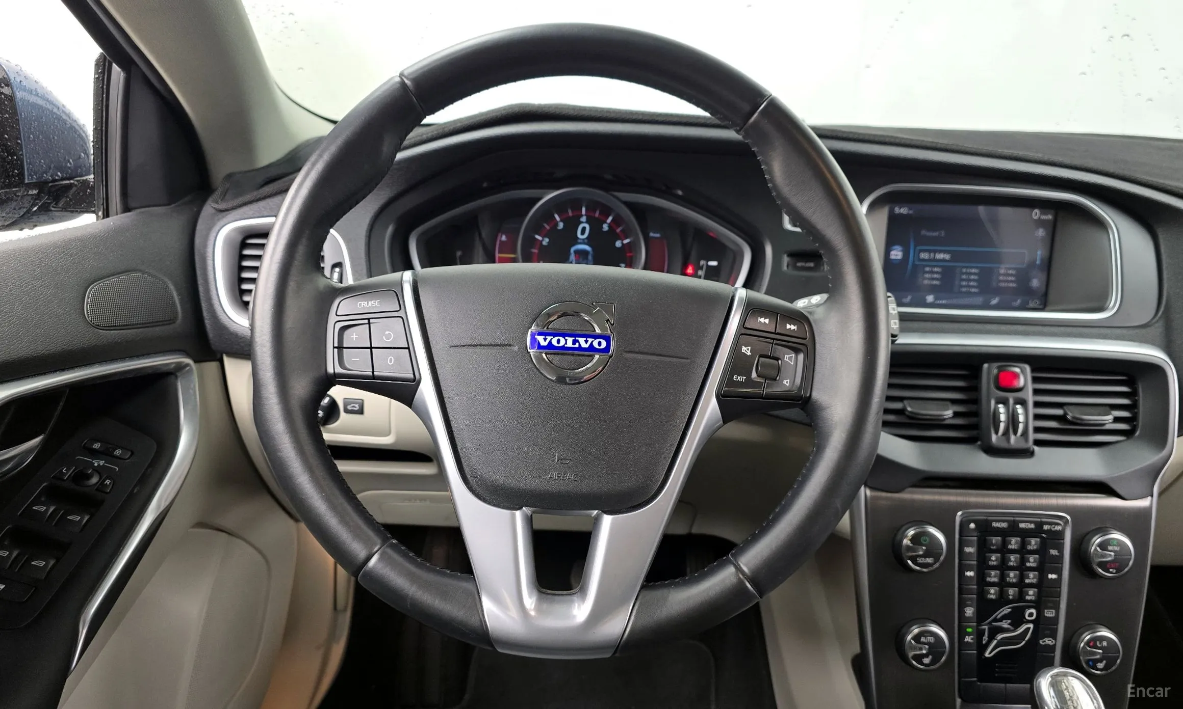 Volvo V40 превью 13