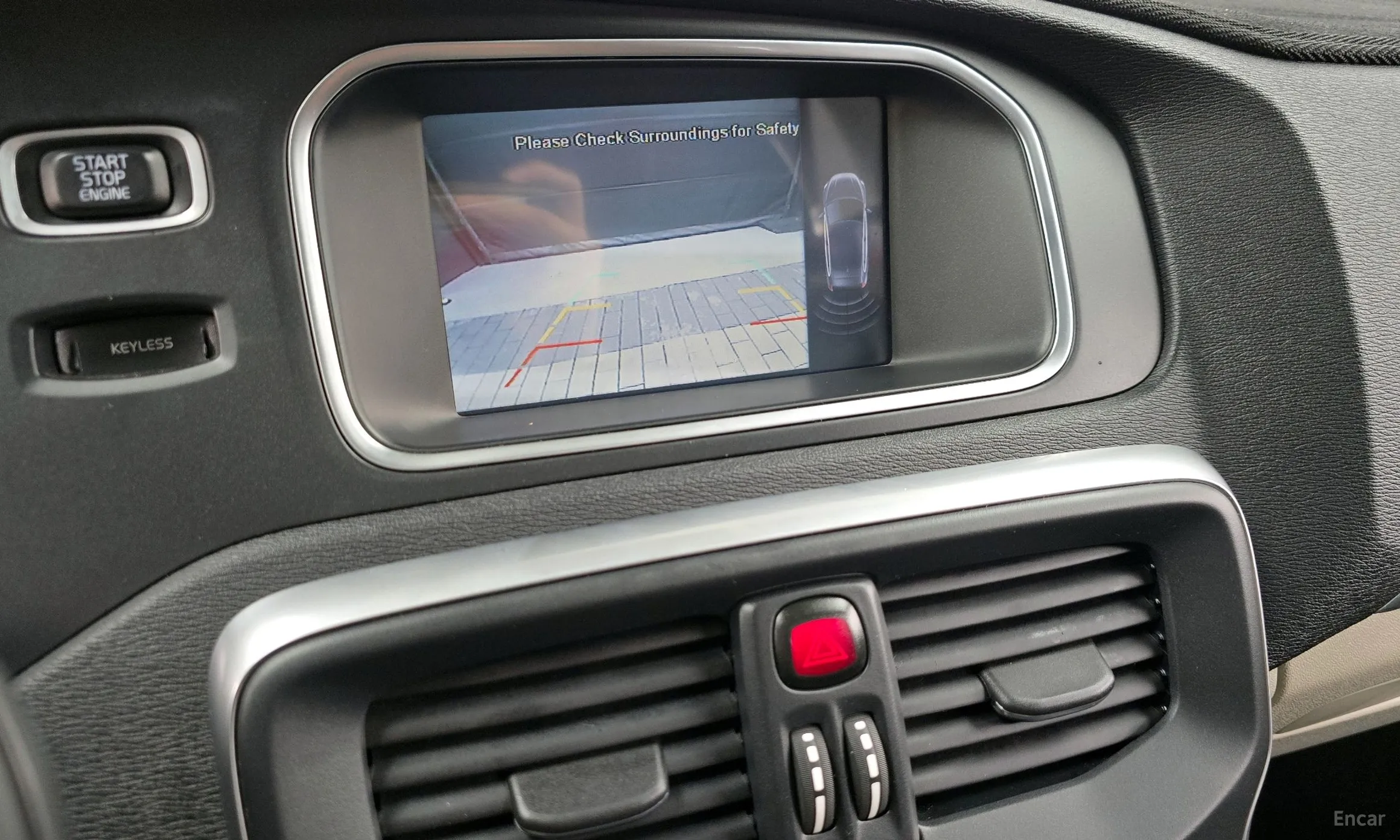 Volvo V40 превью 15