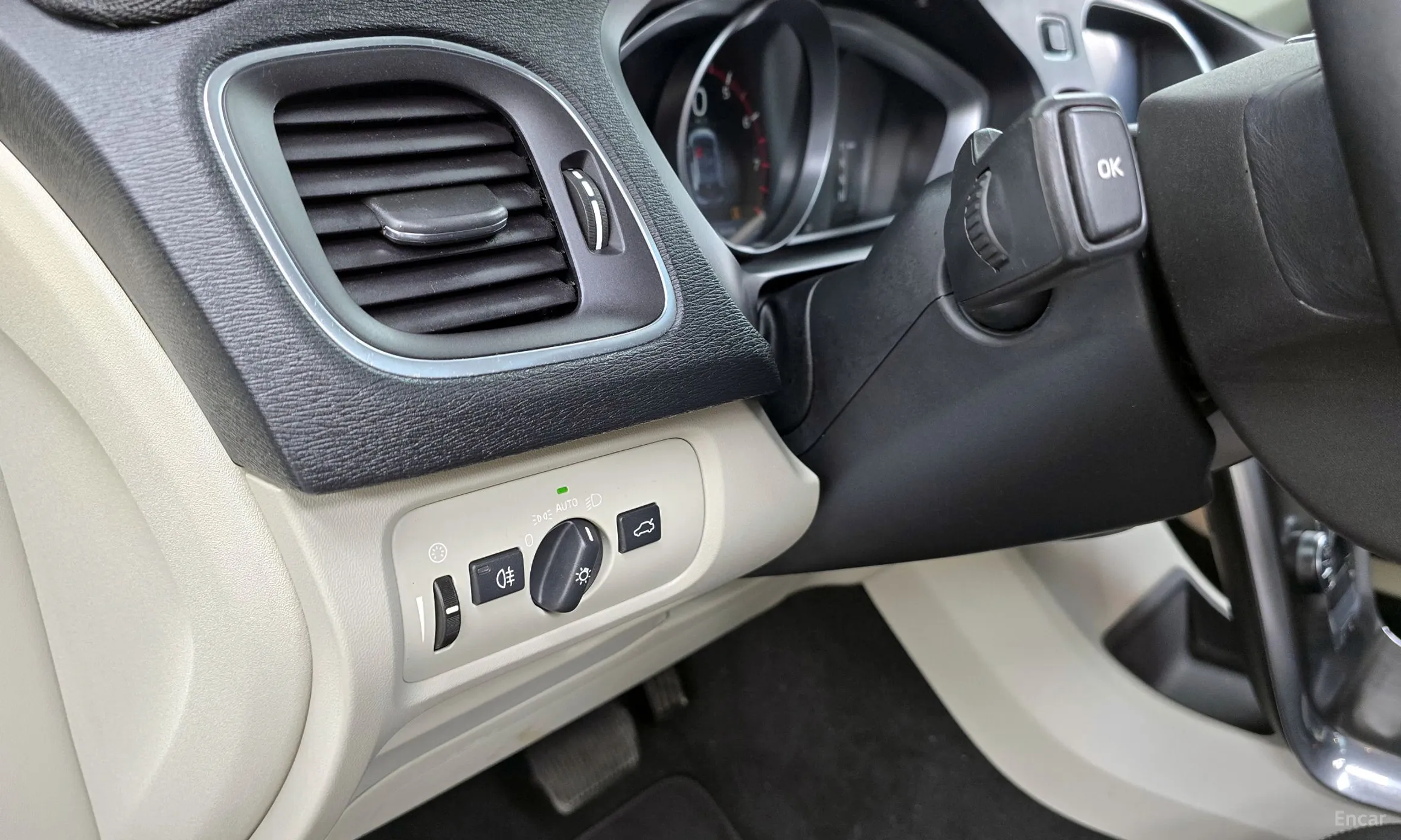 Volvo V40 превью 16