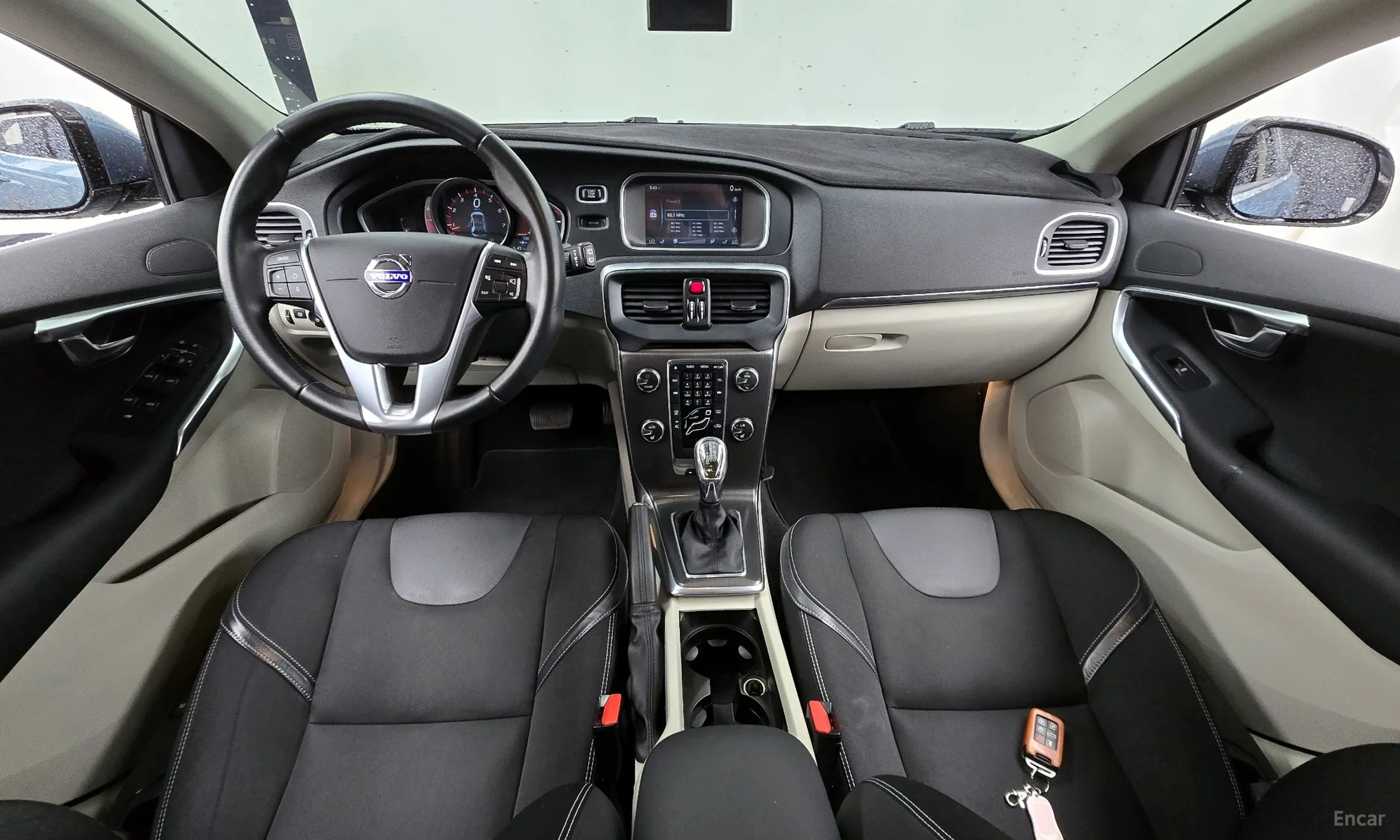 Volvo V40 превью 7