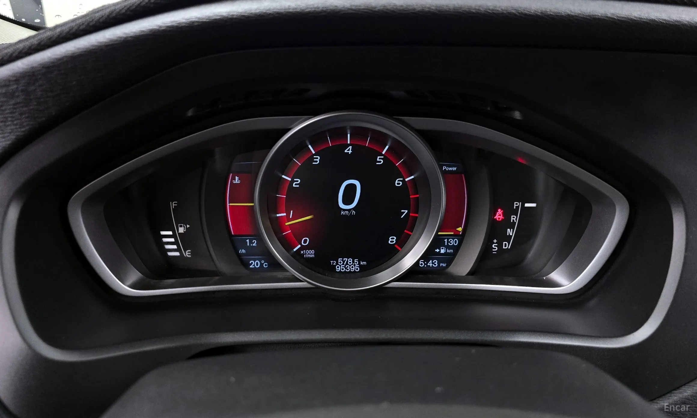Volvo V40 превью 8