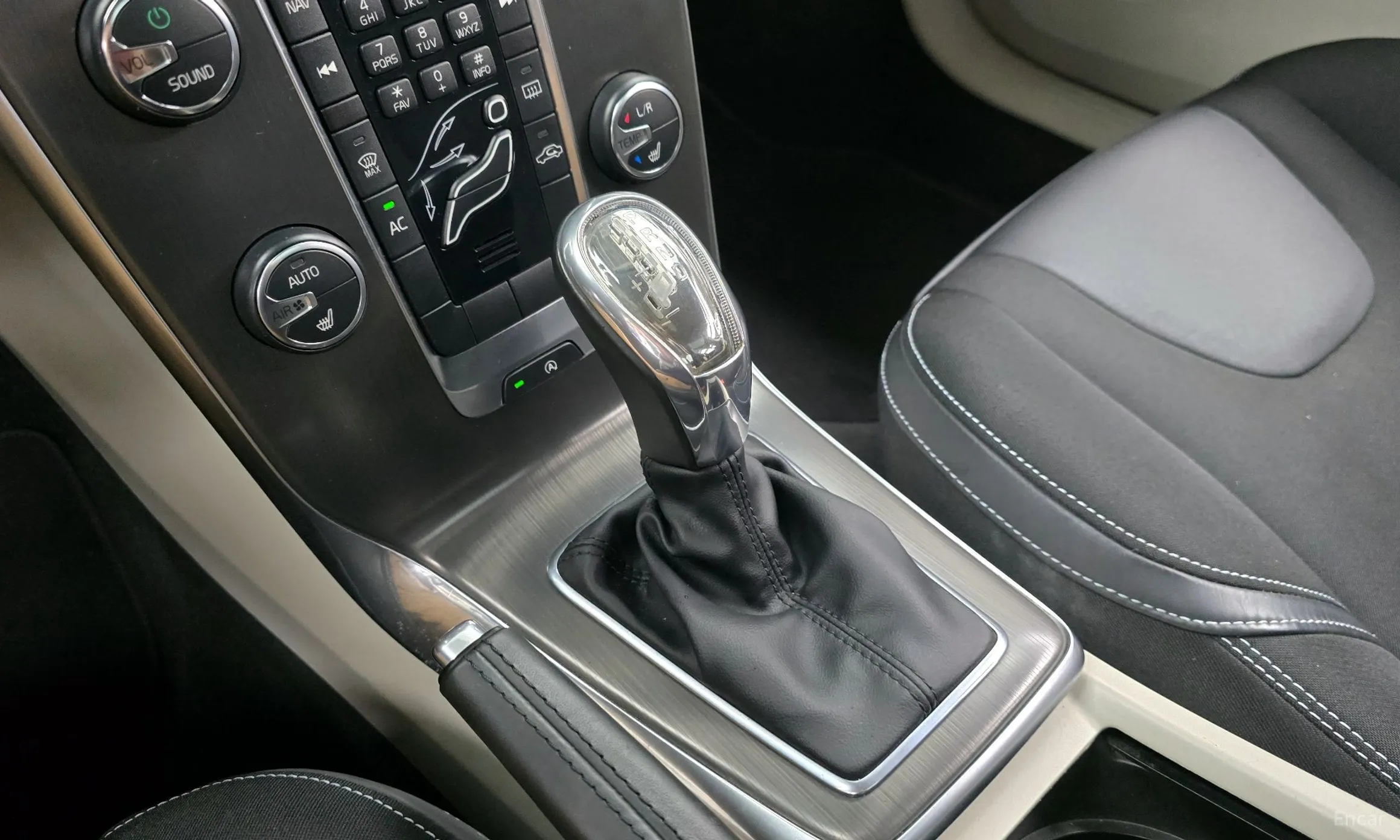 Volvo V40 превью 9