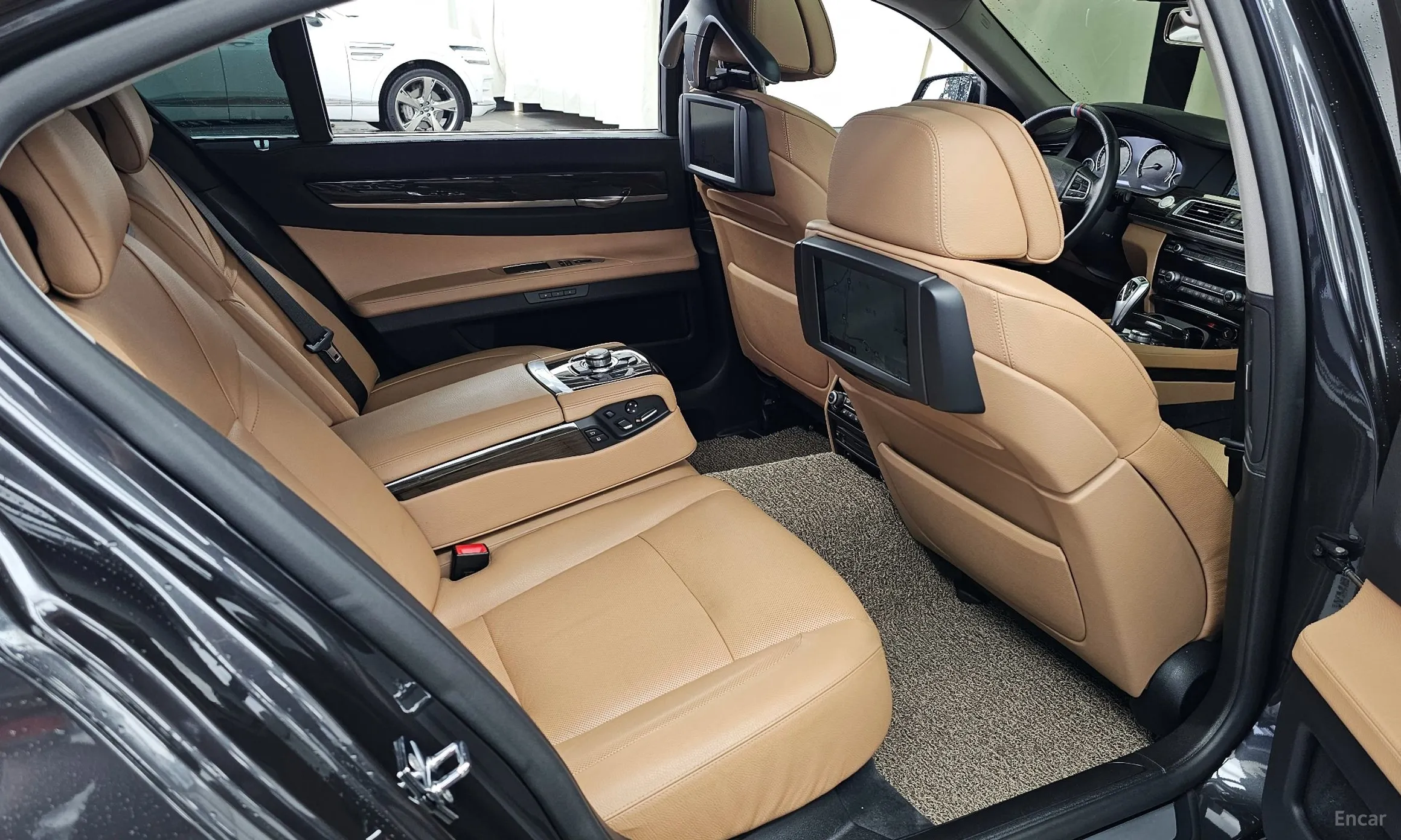 BMW 7 Series (F01) превью 12