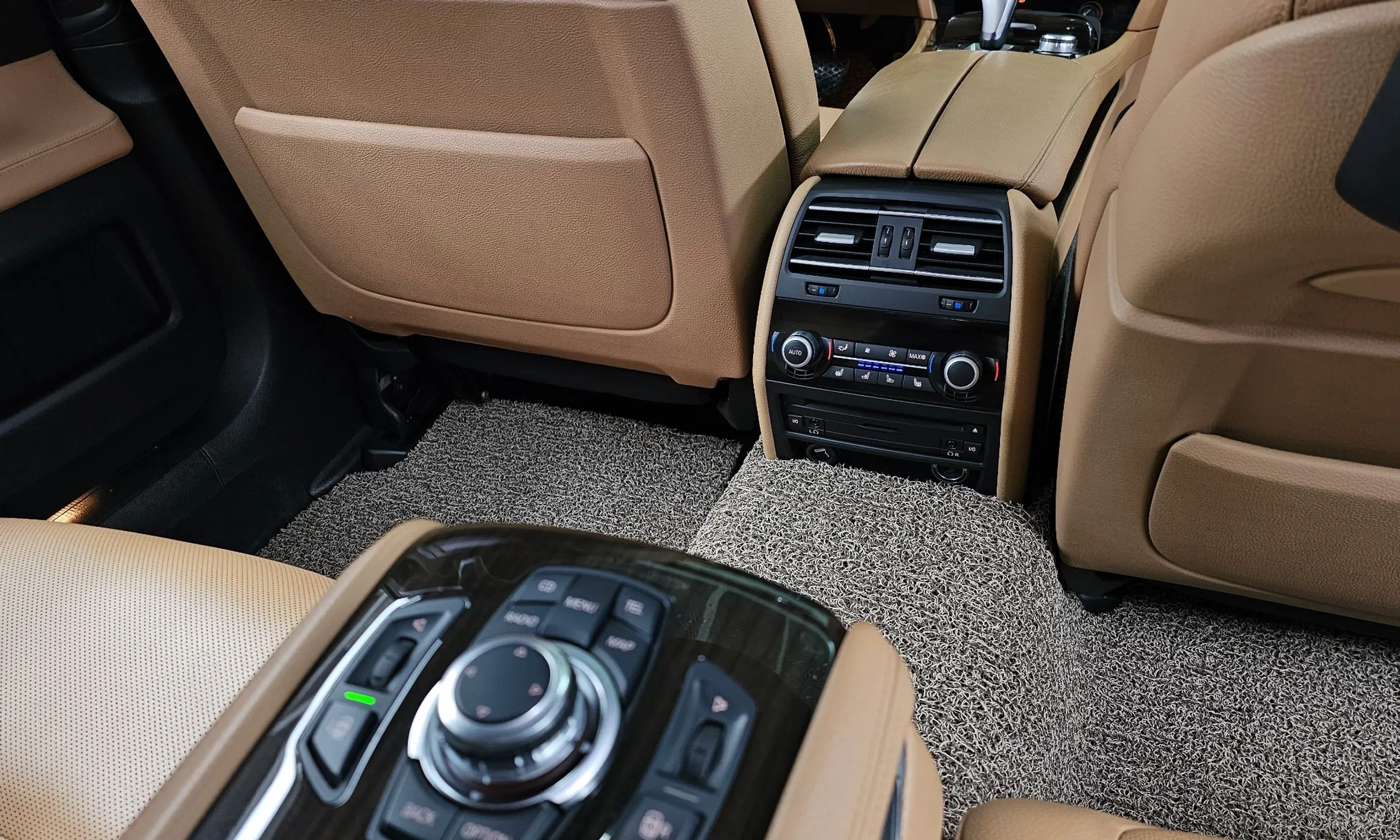BMW 7 Series (F01) превью 19