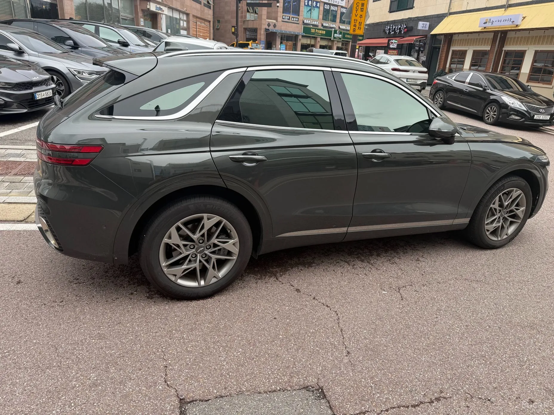 Genesis GV70 превью 2