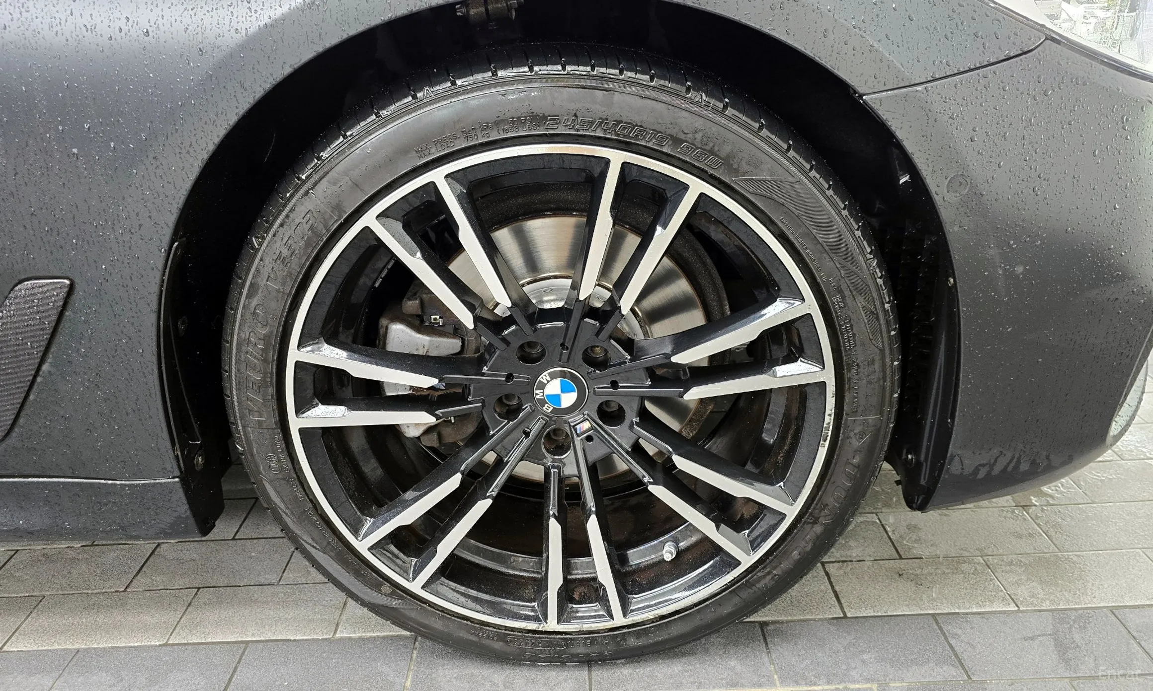 BMW 5 Series (G30) превью 5
