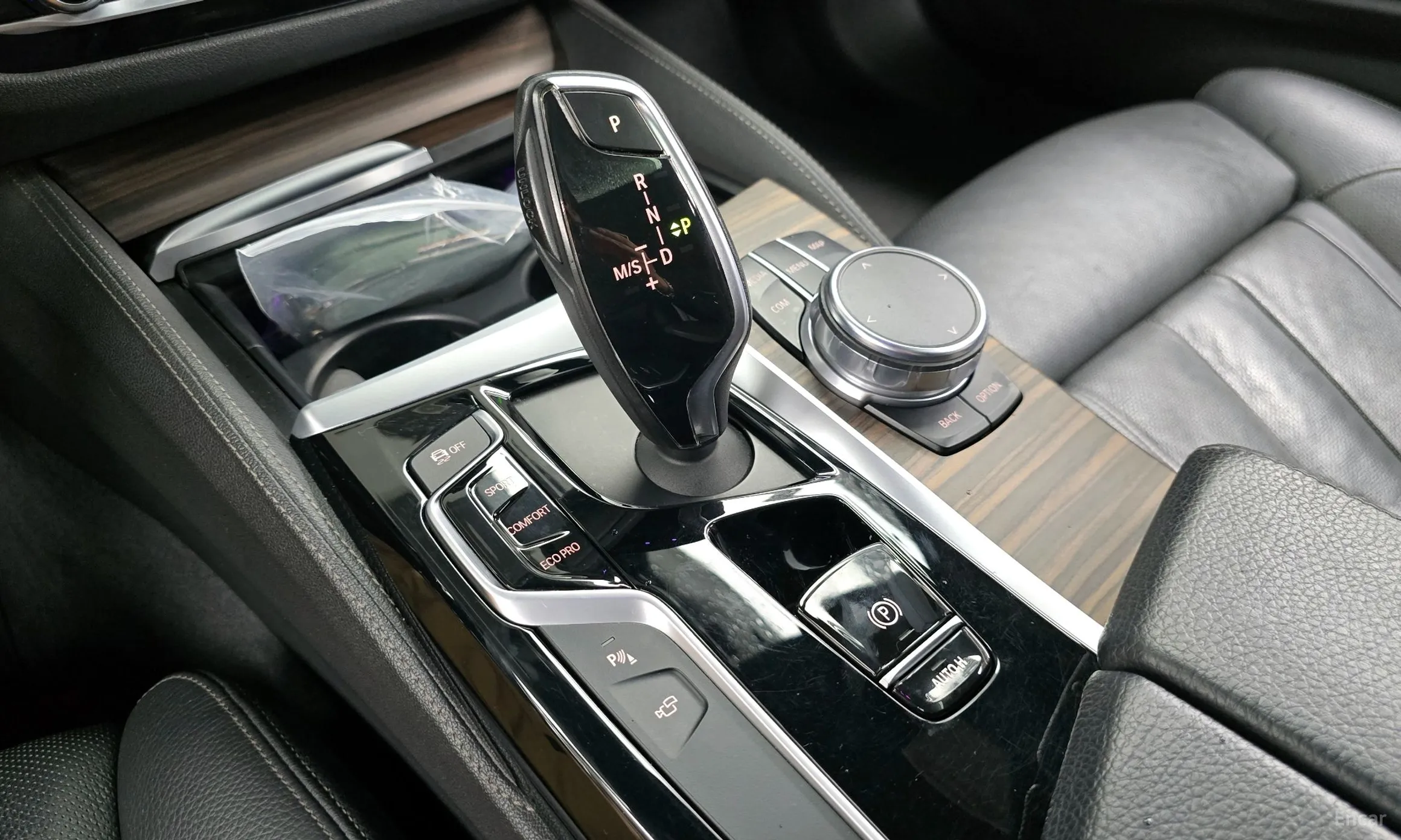 BMW 5 Series (G30) превью 9