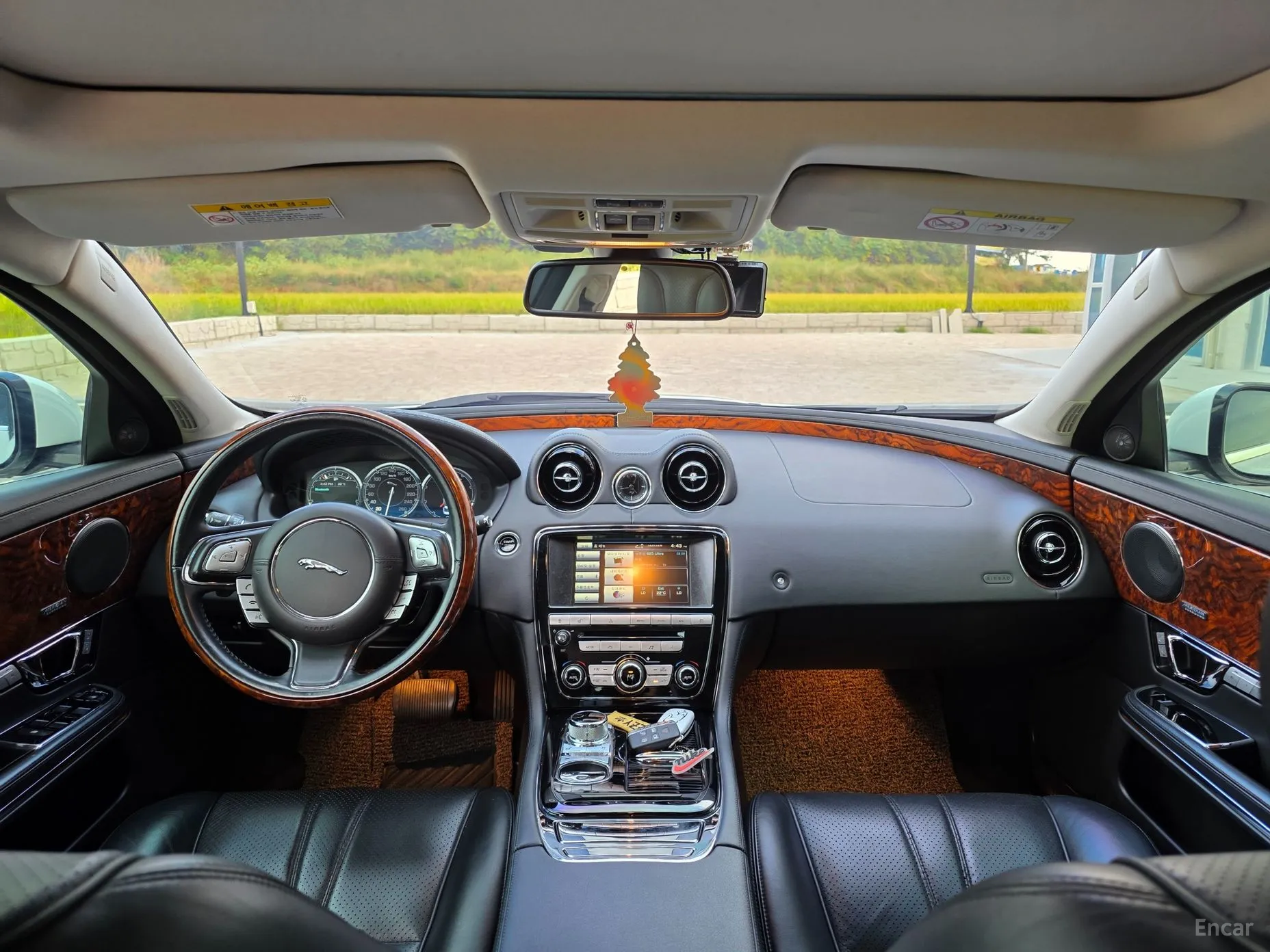 Jaguar All New XJ превью 12