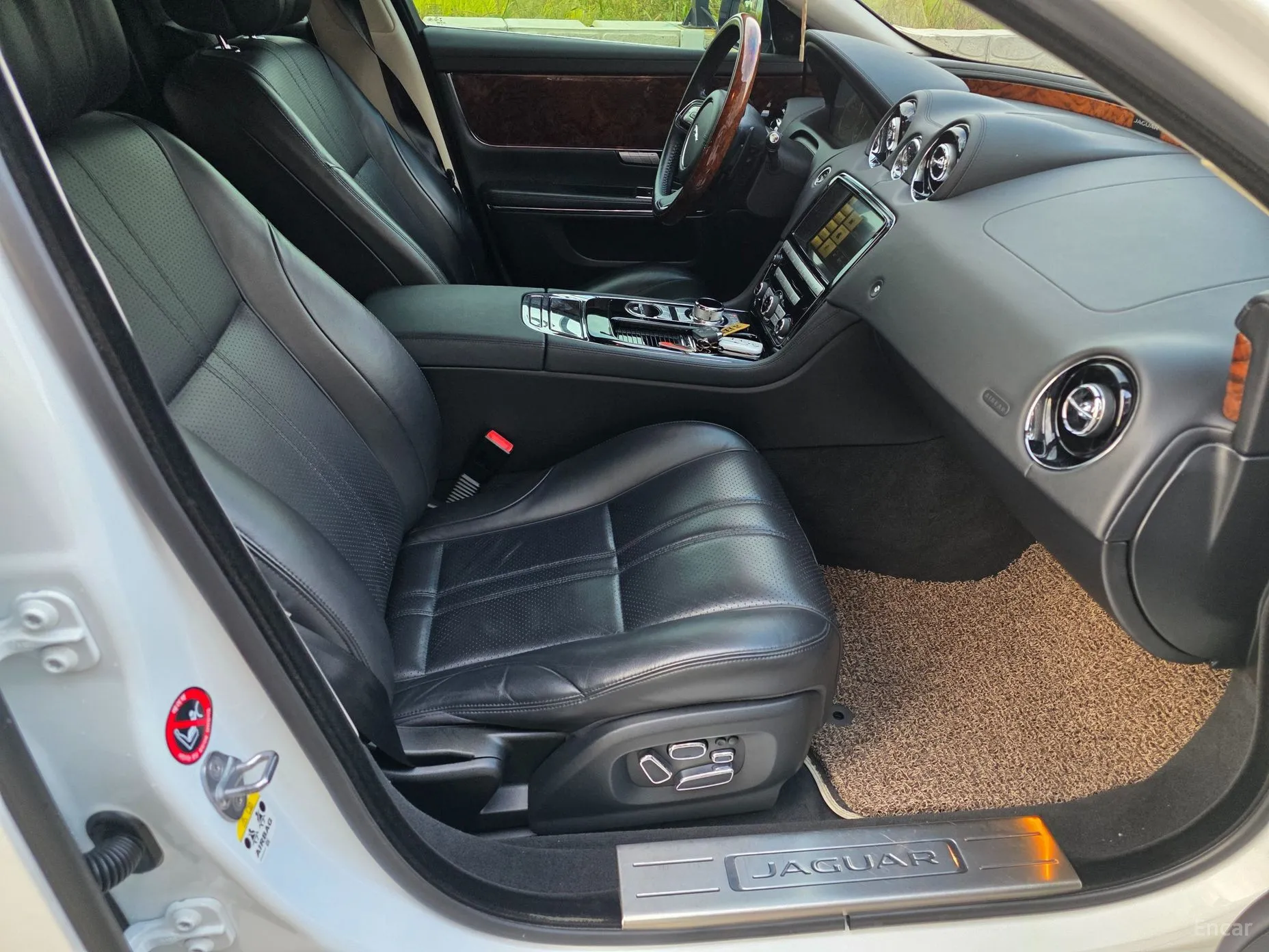 Jaguar All New XJ превью 15