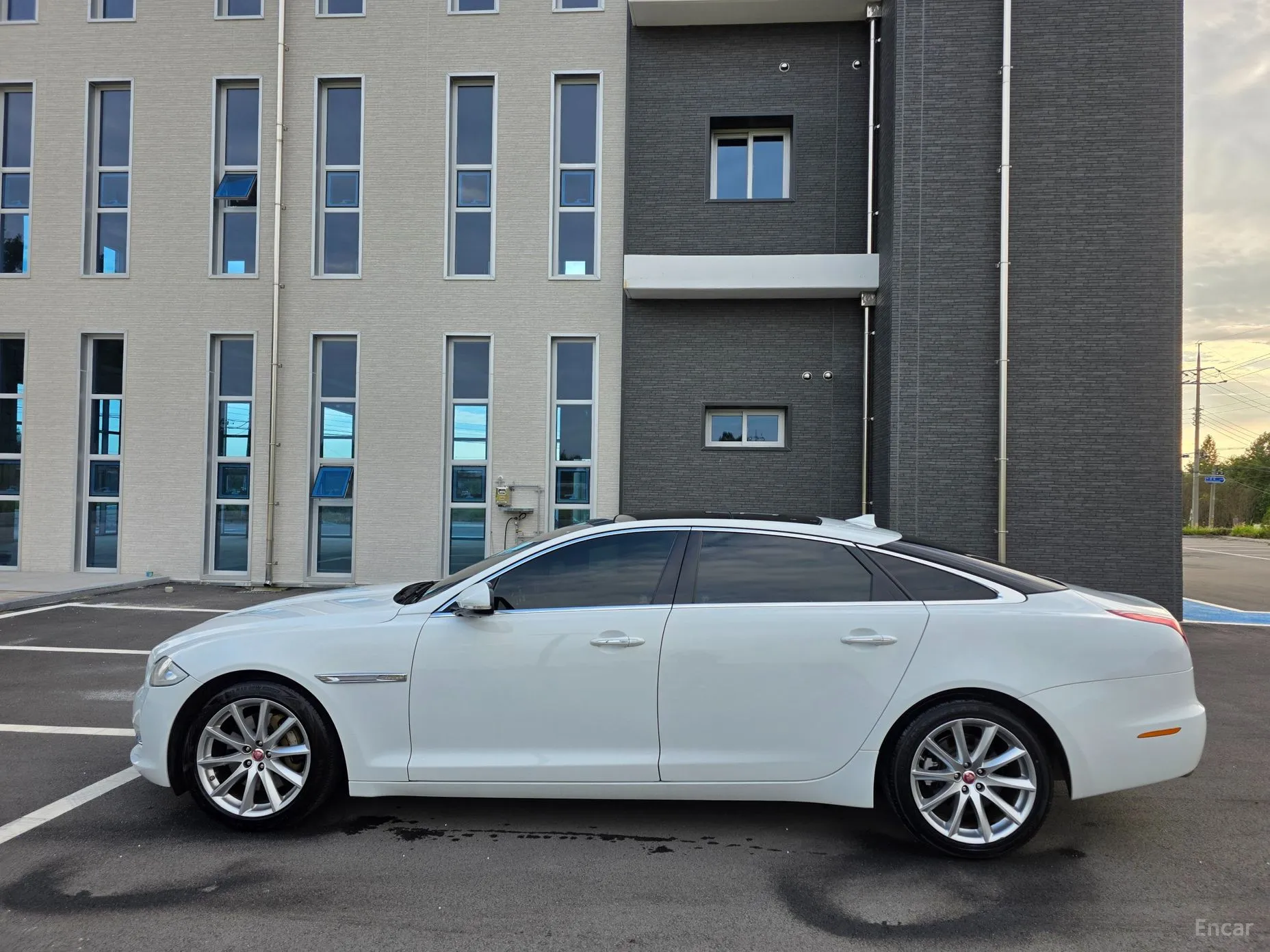 Jaguar All New XJ превью 7