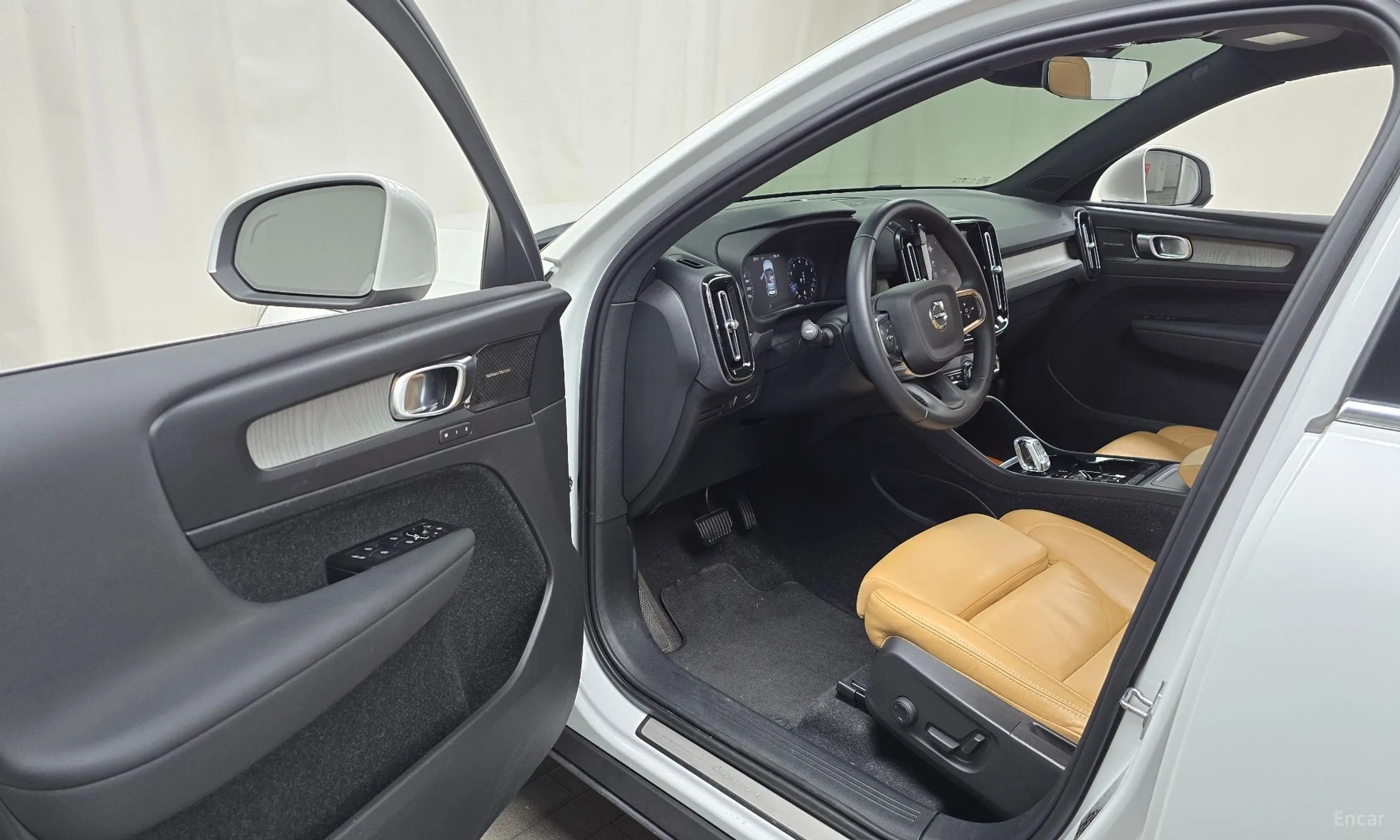Volvo XC40 превью 10