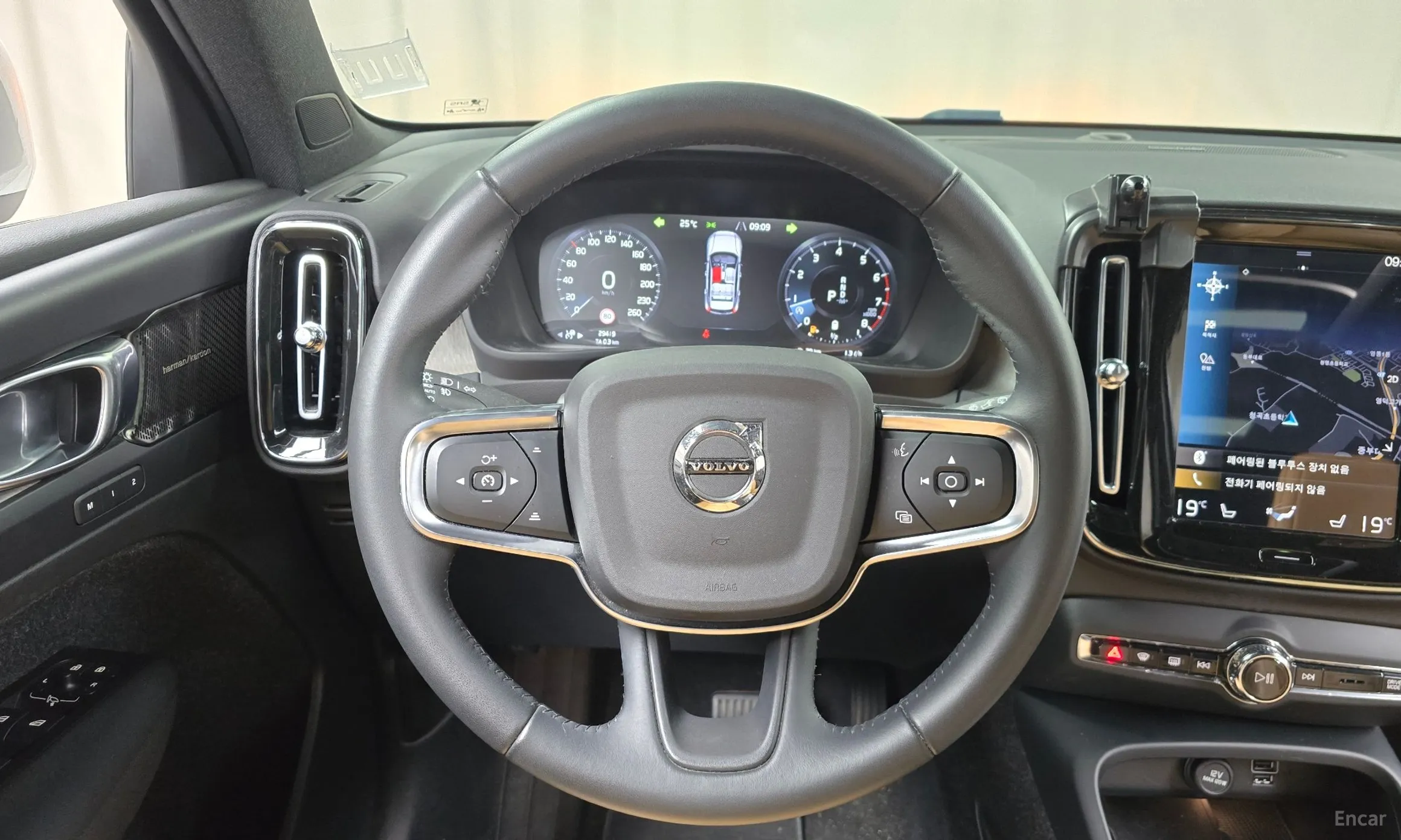 Volvo XC40 превью 13