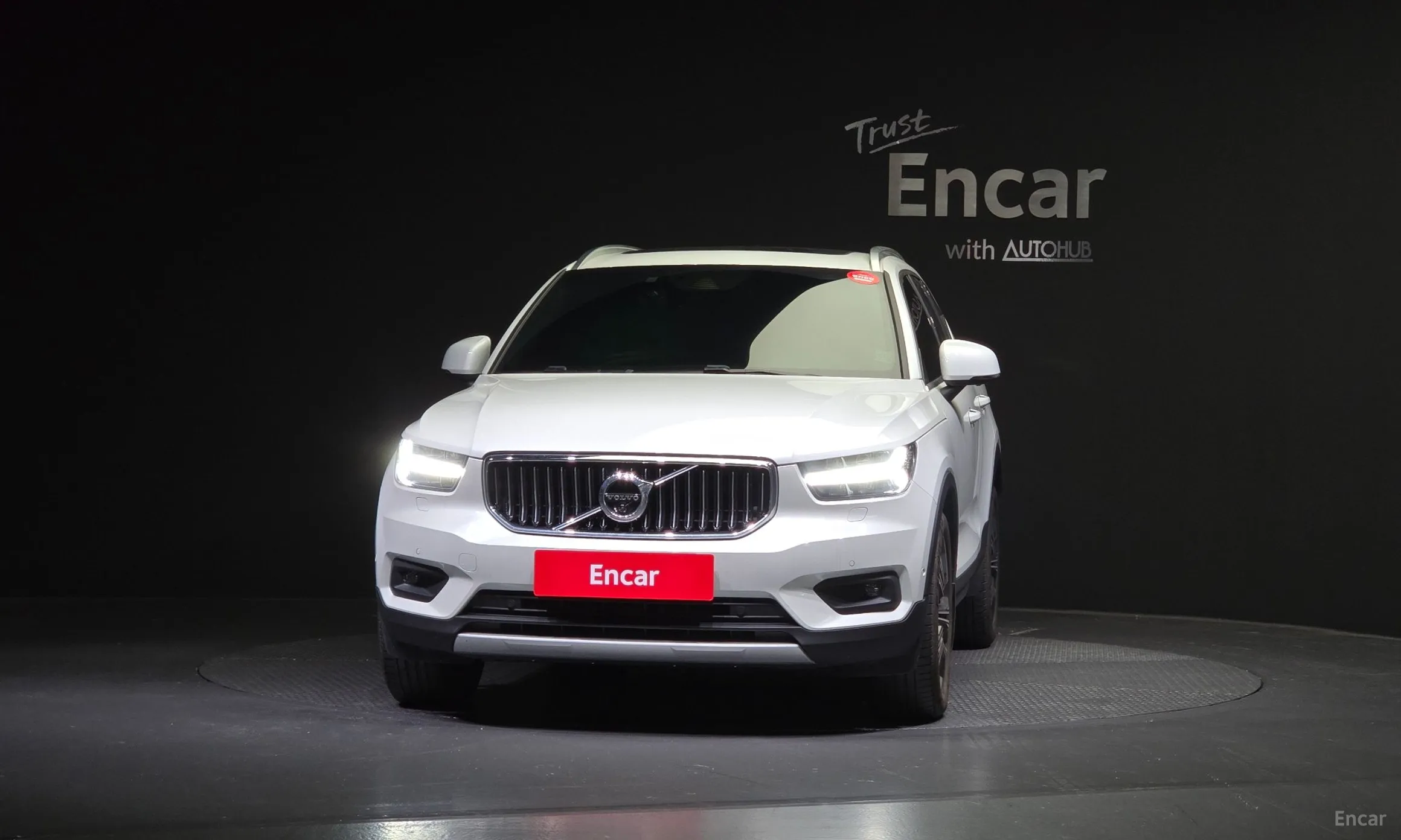 Volvo XC40 превью 3