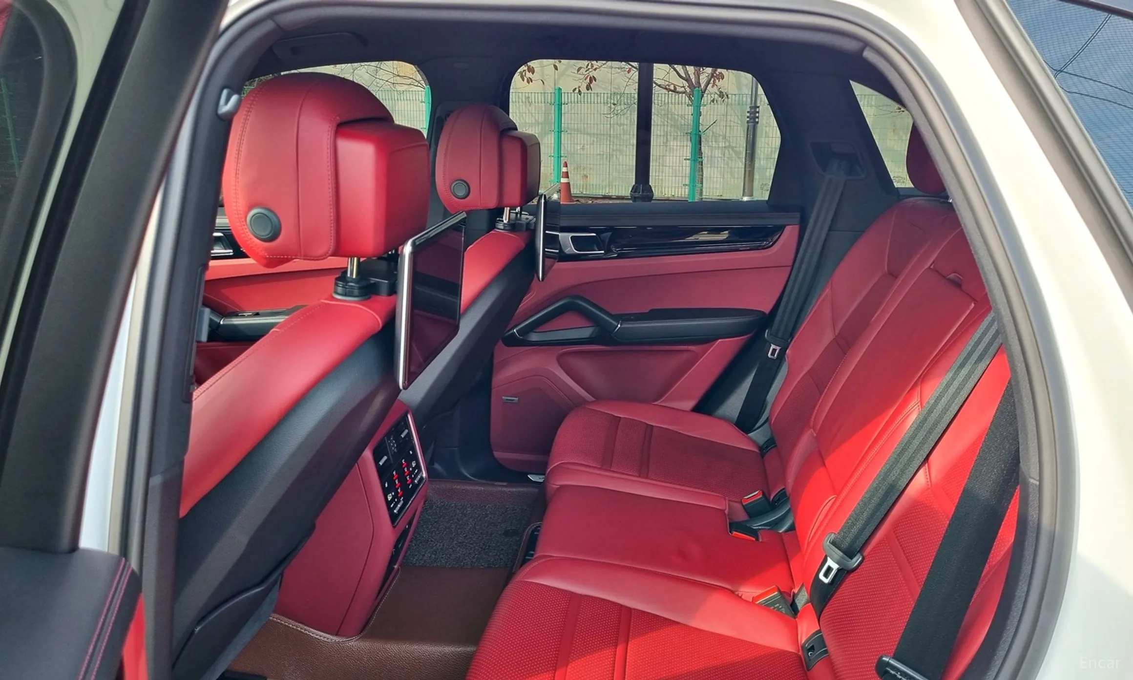 Porsche Cayenne (PO536) превью 14