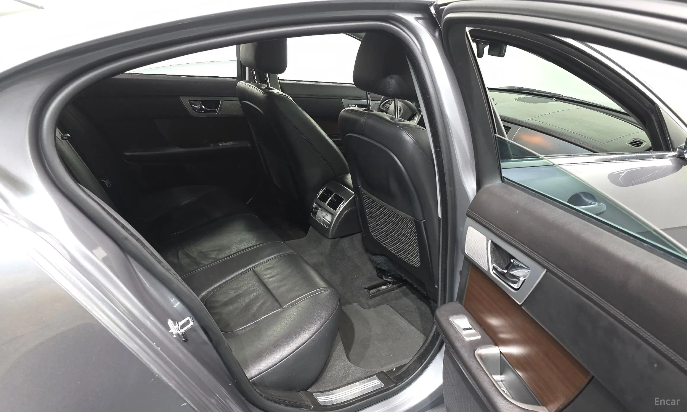 Jaguar New XF превью 12