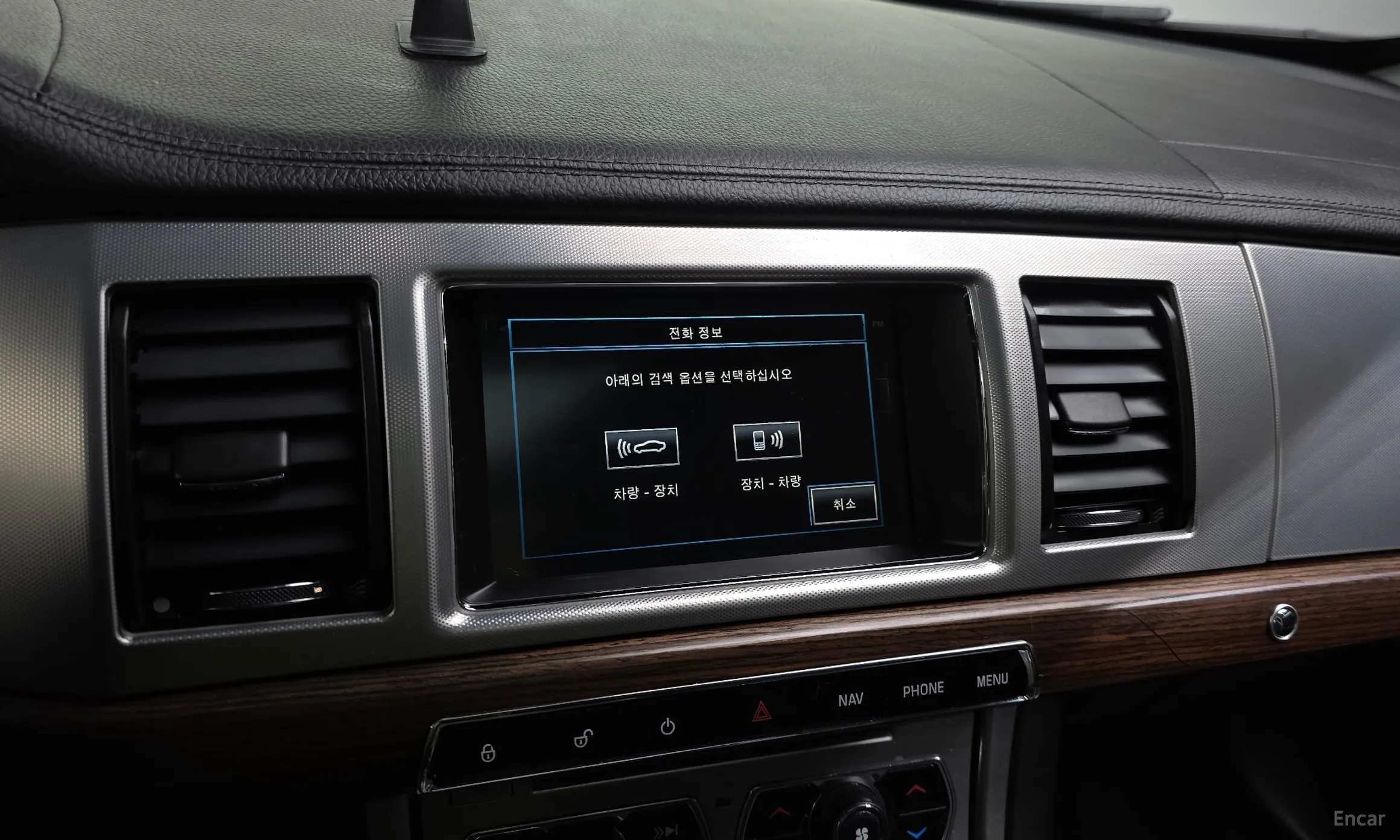 Jaguar New XF превью 14