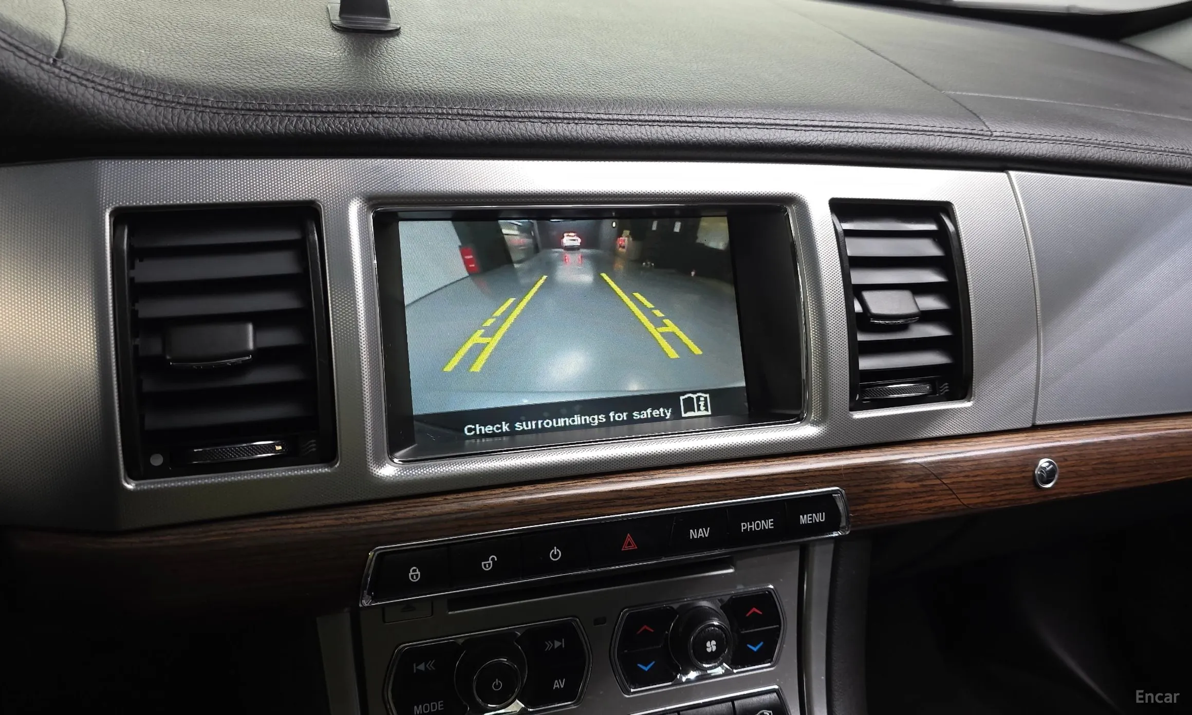 Jaguar New XF превью 15