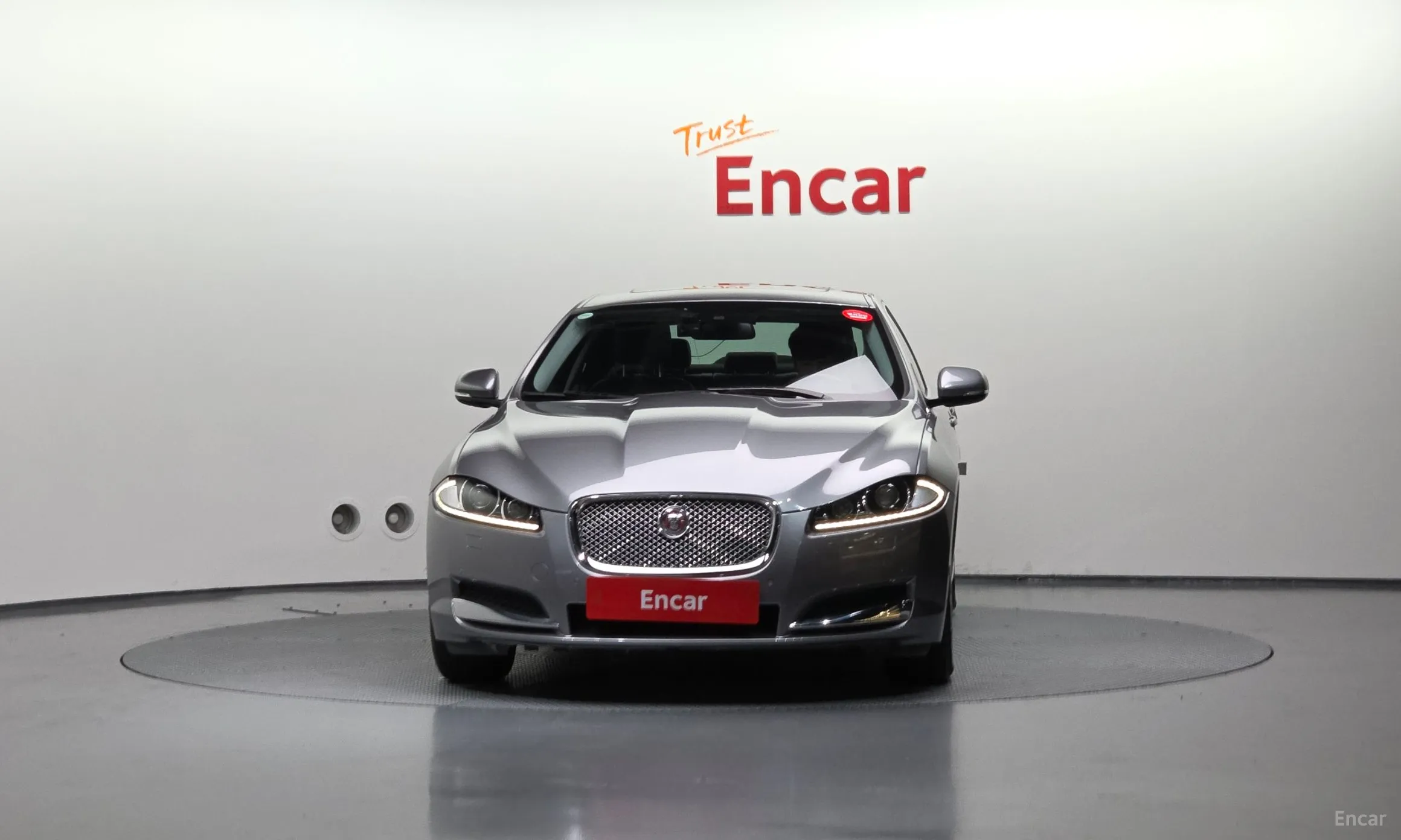 Jaguar New XF превью 3