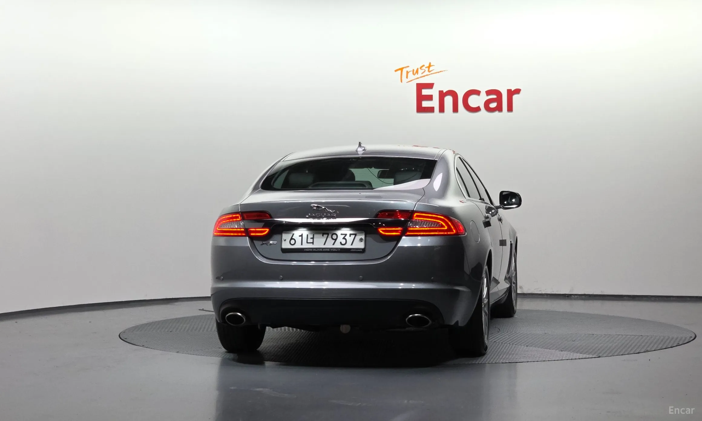 Jaguar New XF превью 4