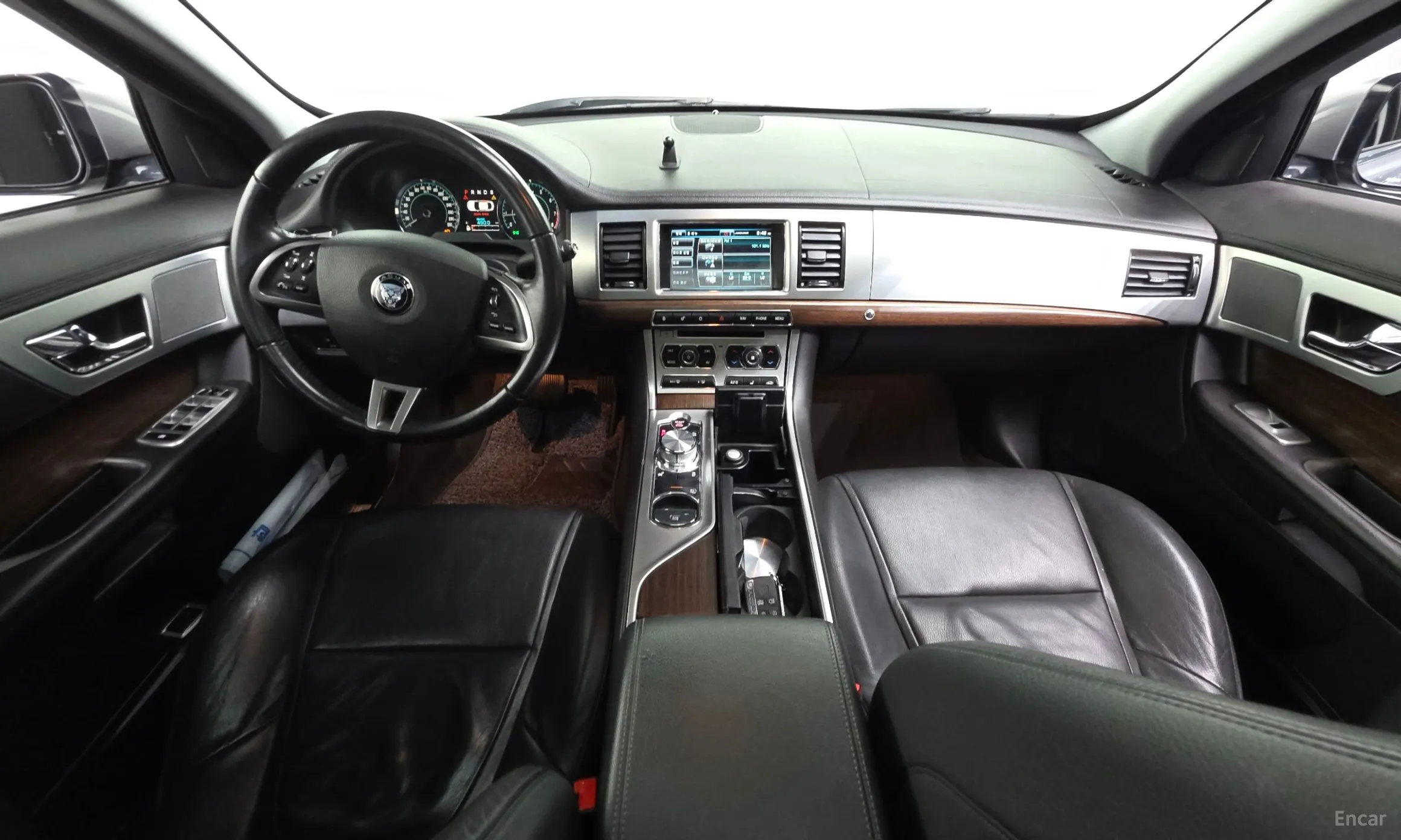 Jaguar New XF превью 7