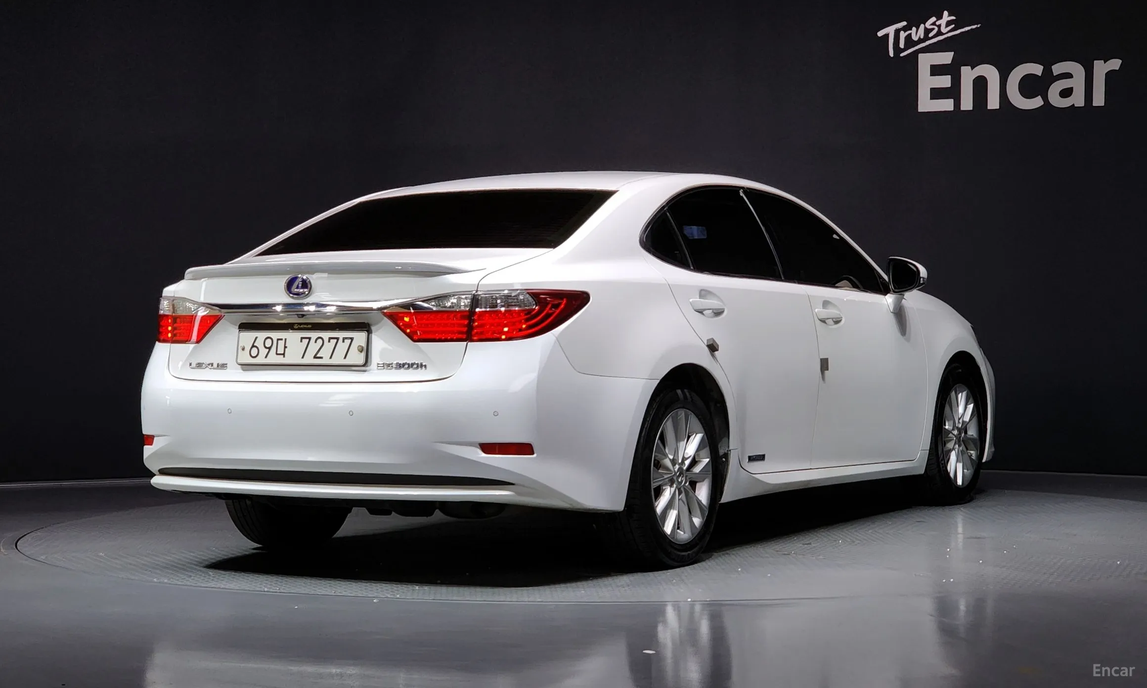 Lexus New ES300h