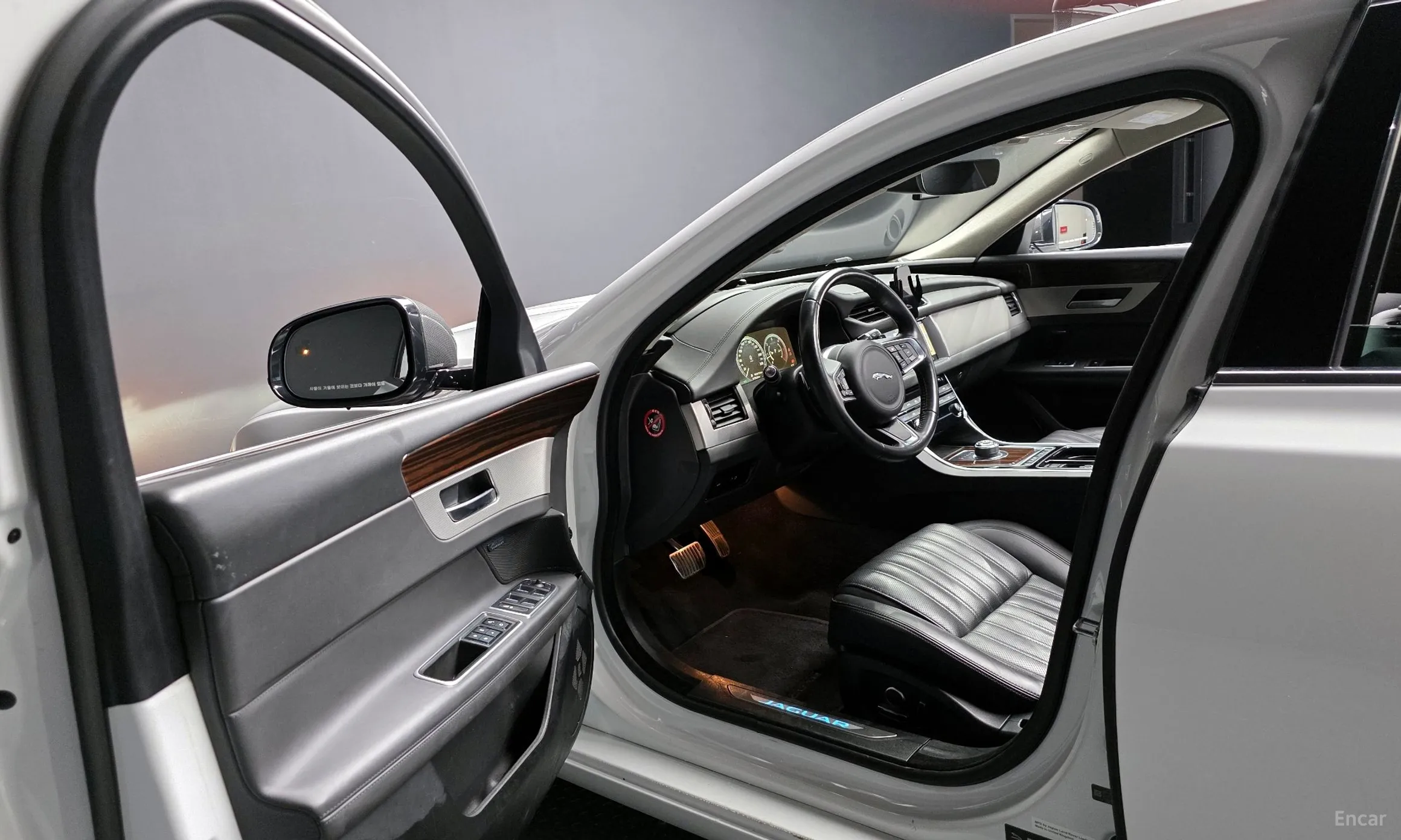 Jaguar XF (x260) превью 10