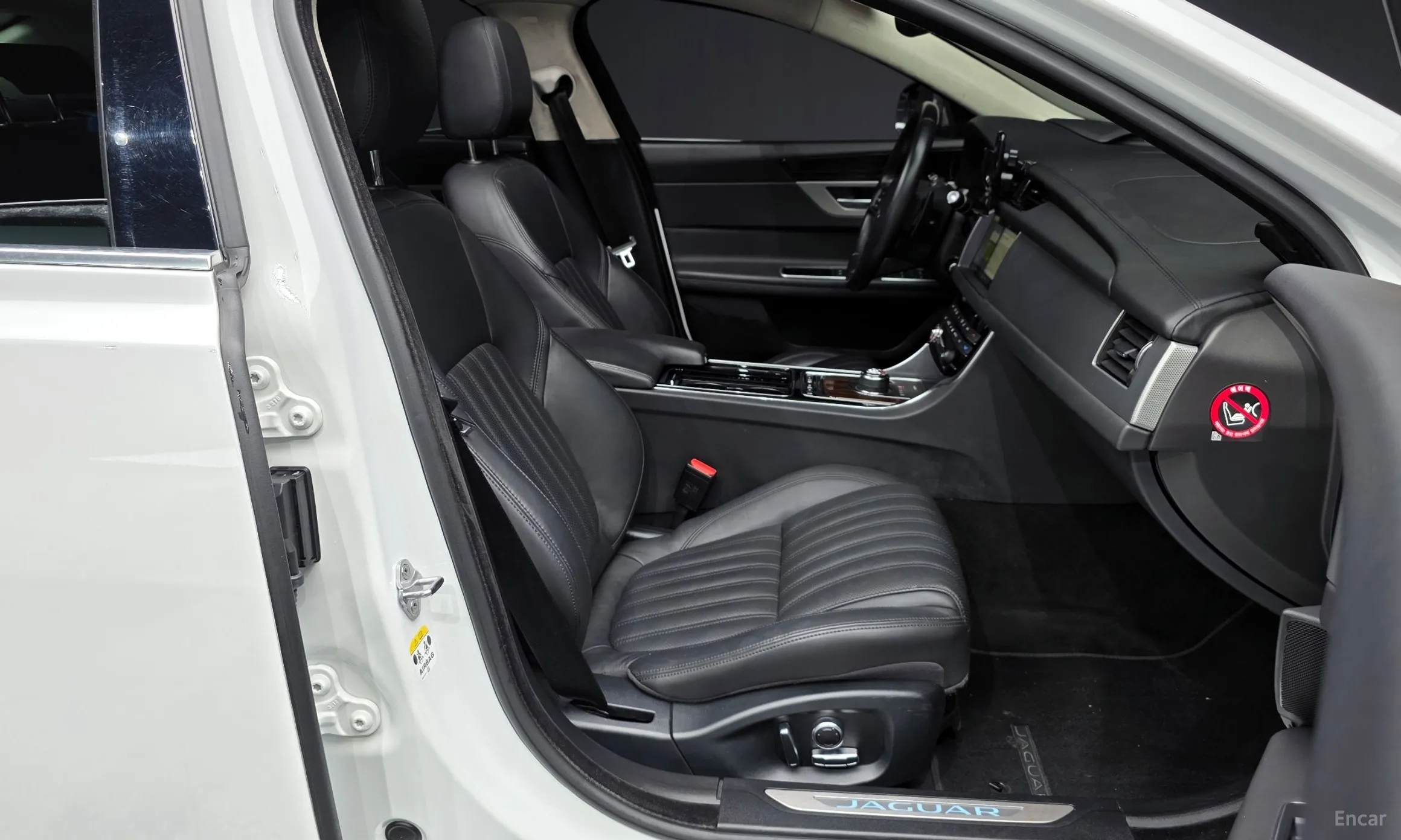Jaguar XF (x260) превью 11