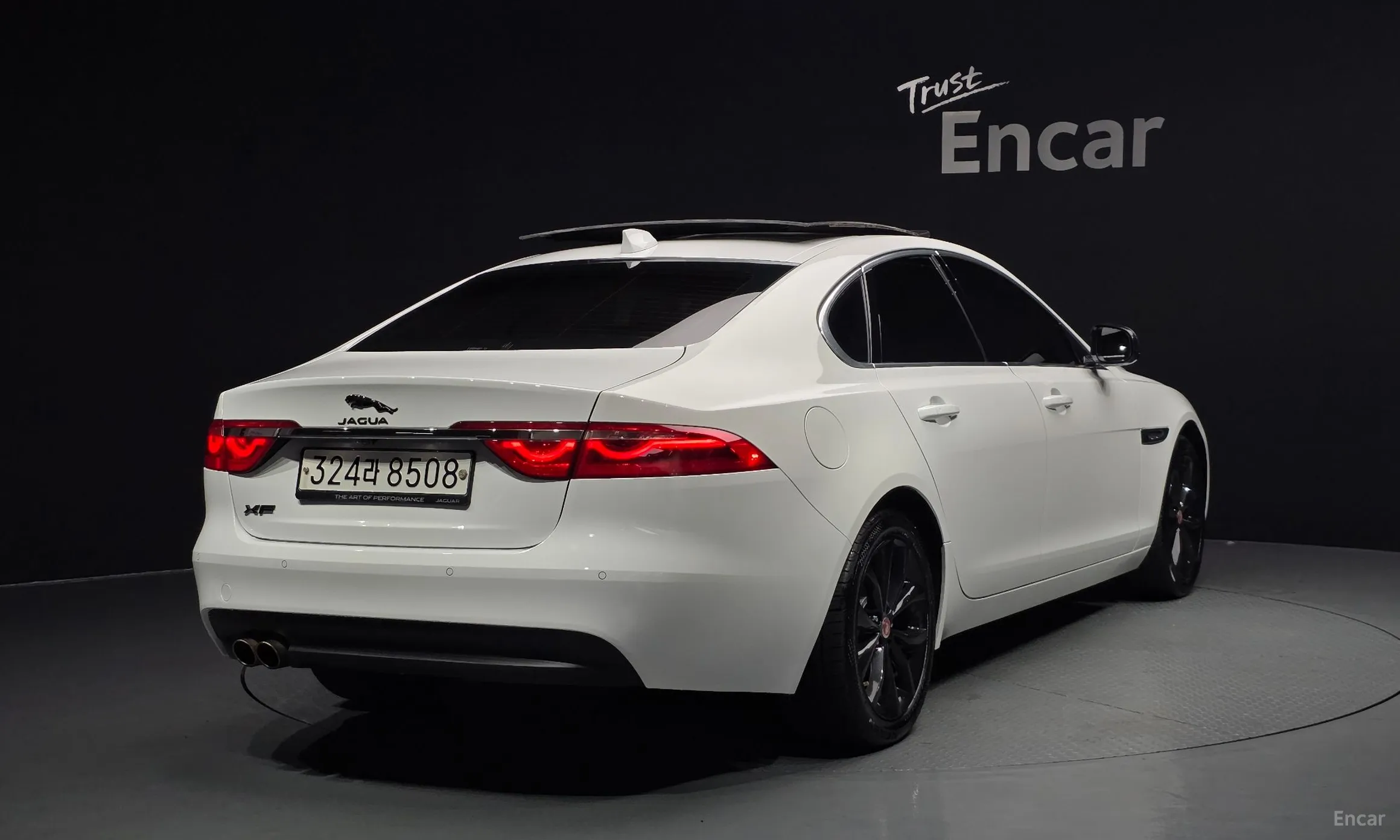 Jaguar XF (x260)