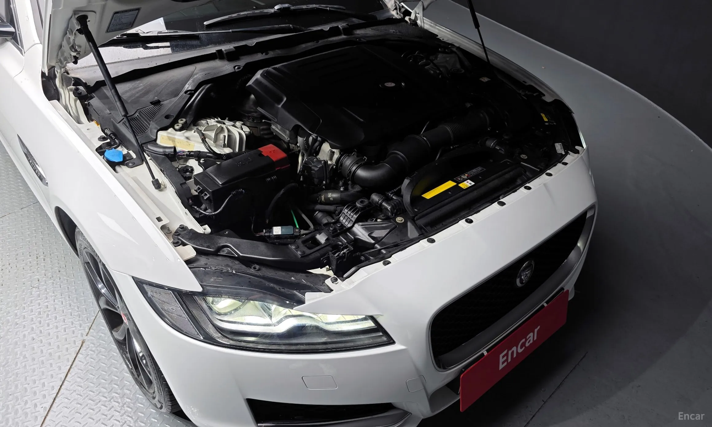 Jaguar XF (x260) превью 6