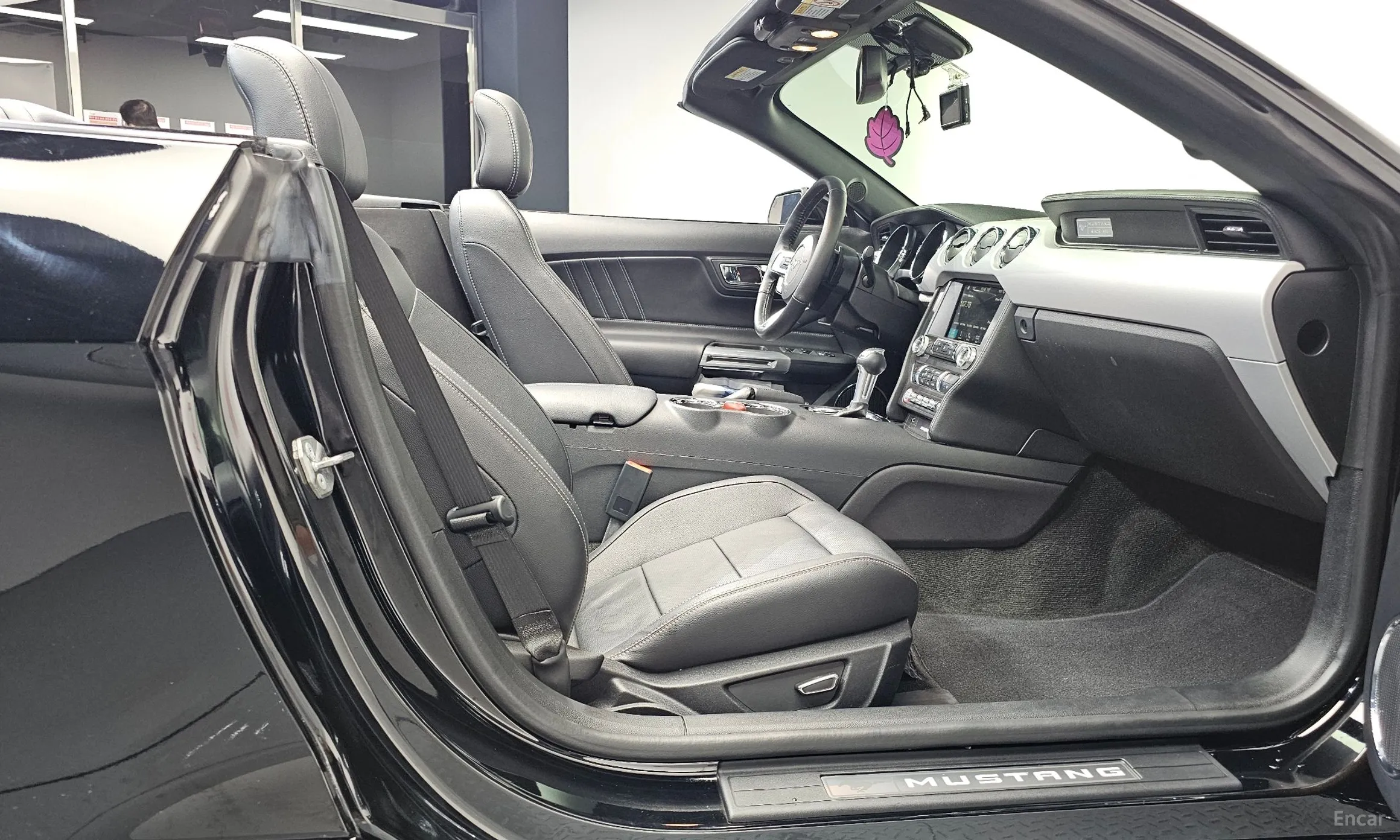 Ford Mustang превью 11