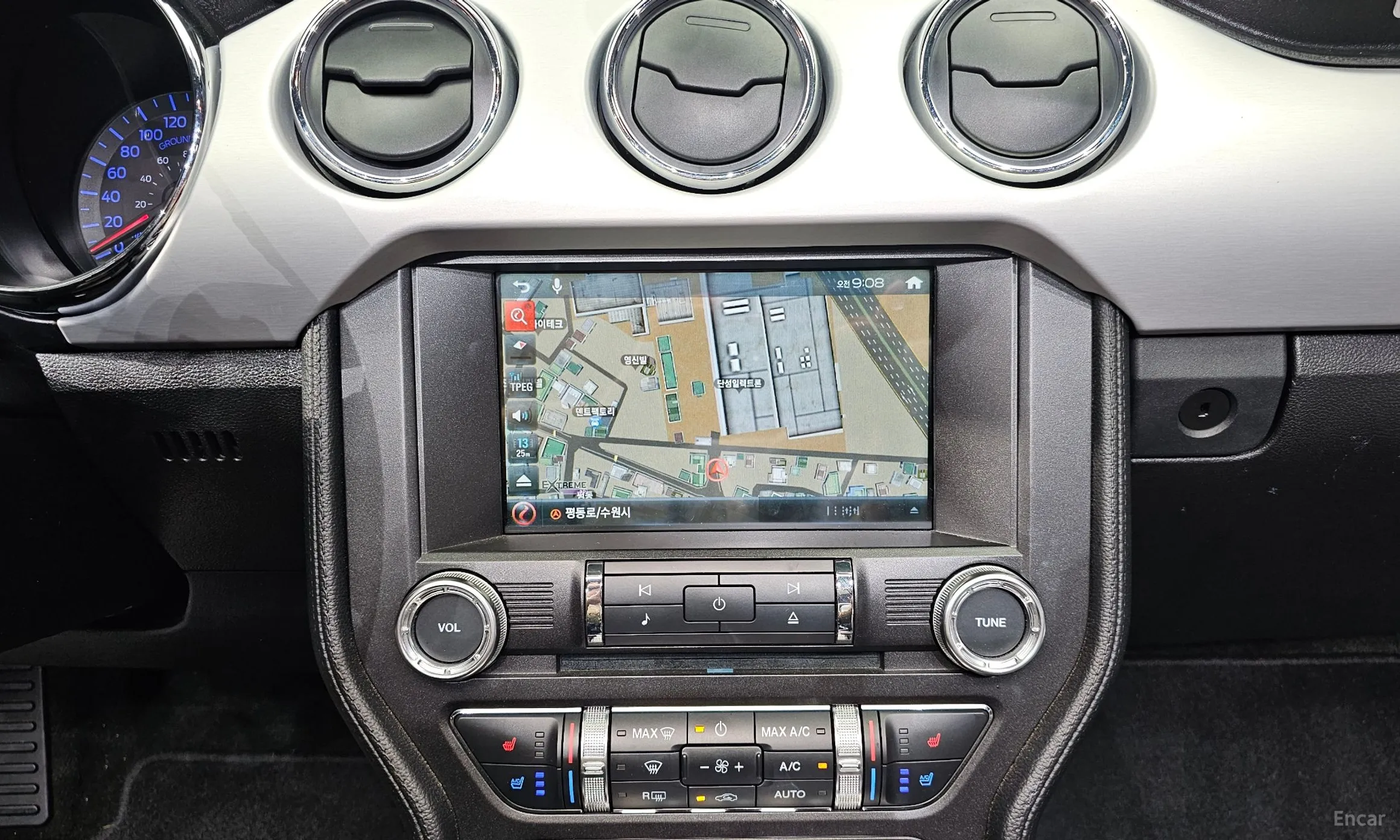 Ford Mustang превью 15