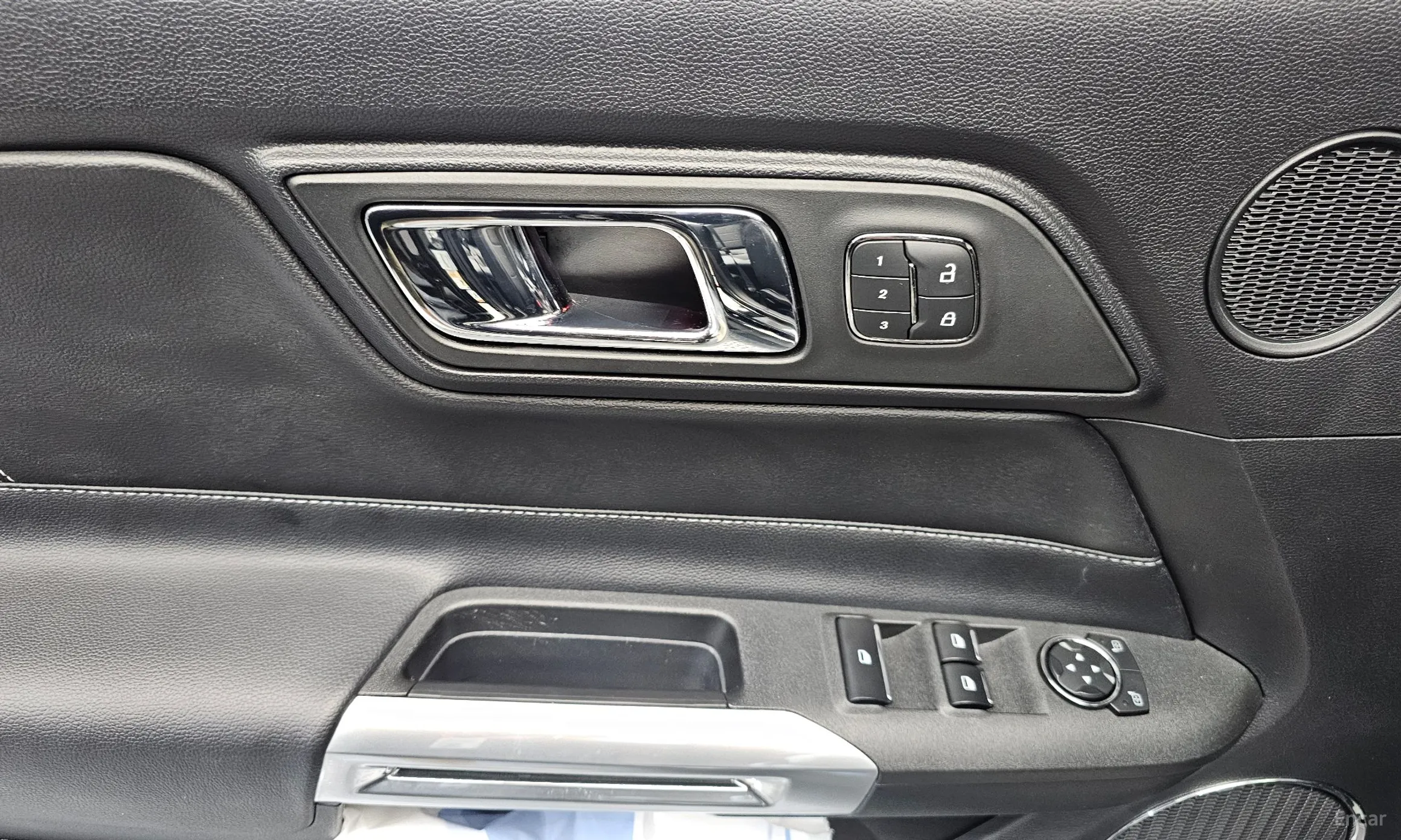 Ford Mustang превью 18