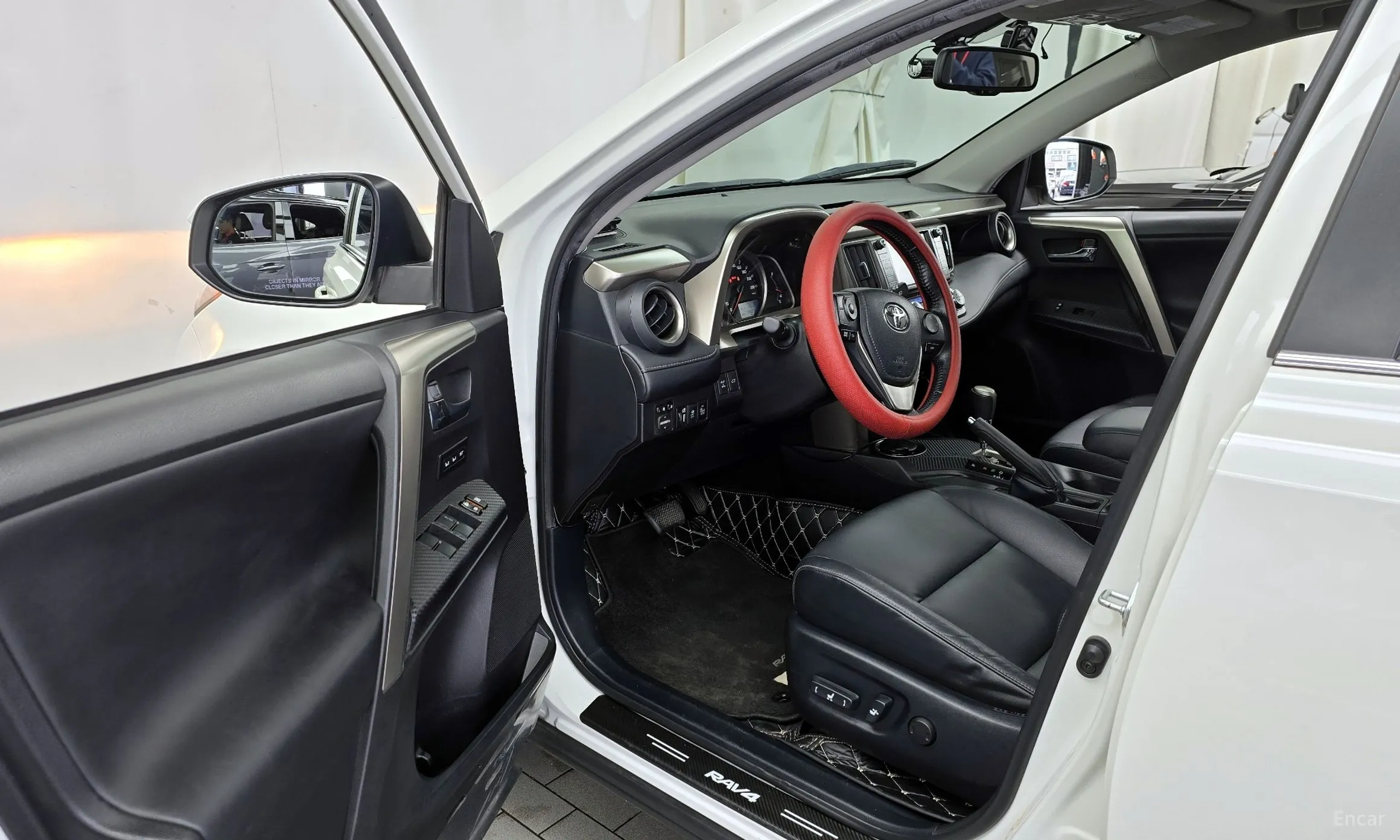 Toyota RAV4 превью 10